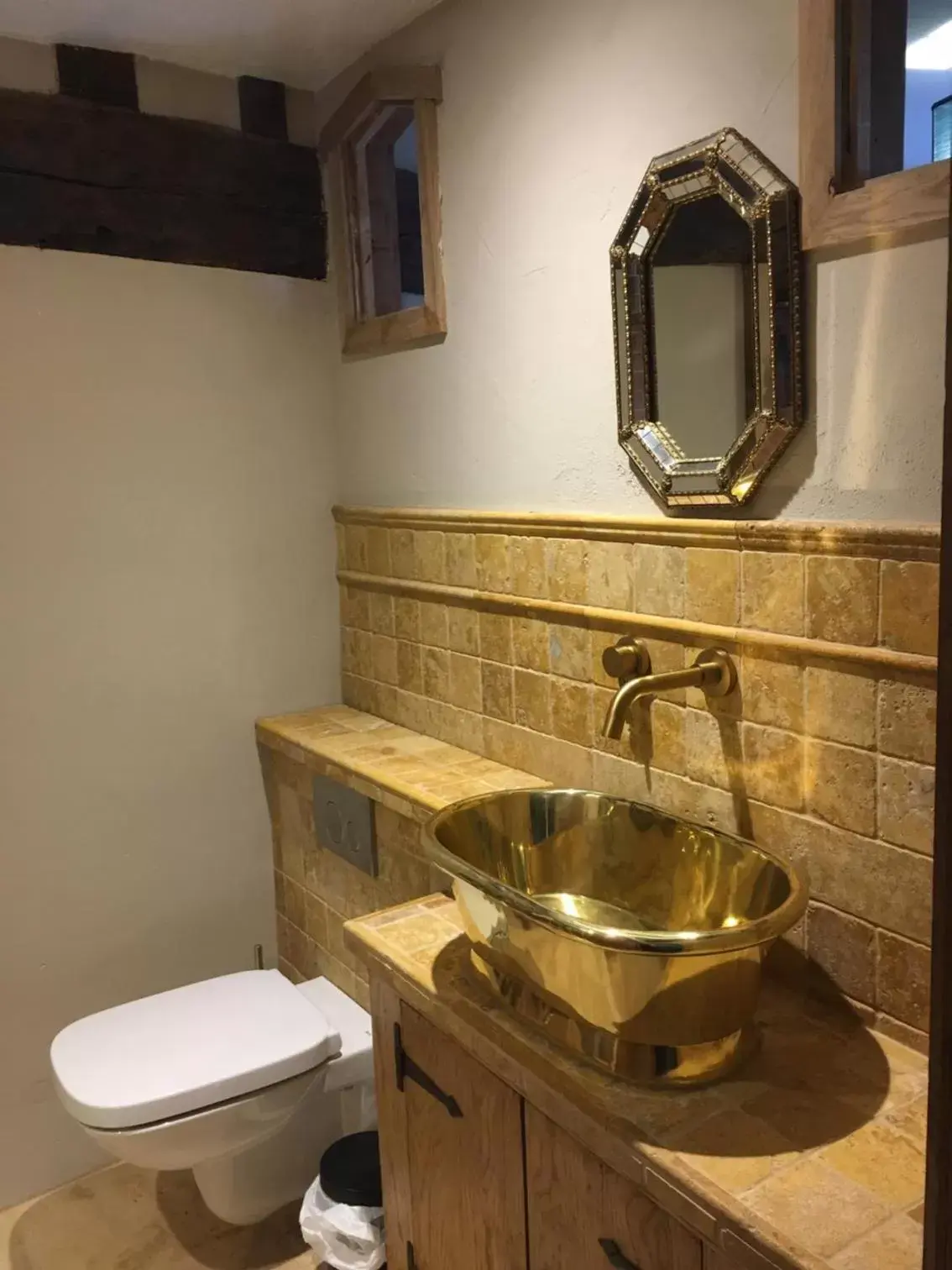 Shower, Bathroom in The Chequers Inn