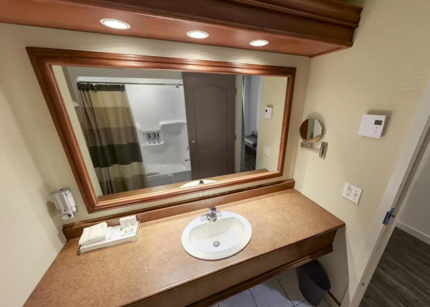 Bathroom in Hotel Chateau Laurier Québec