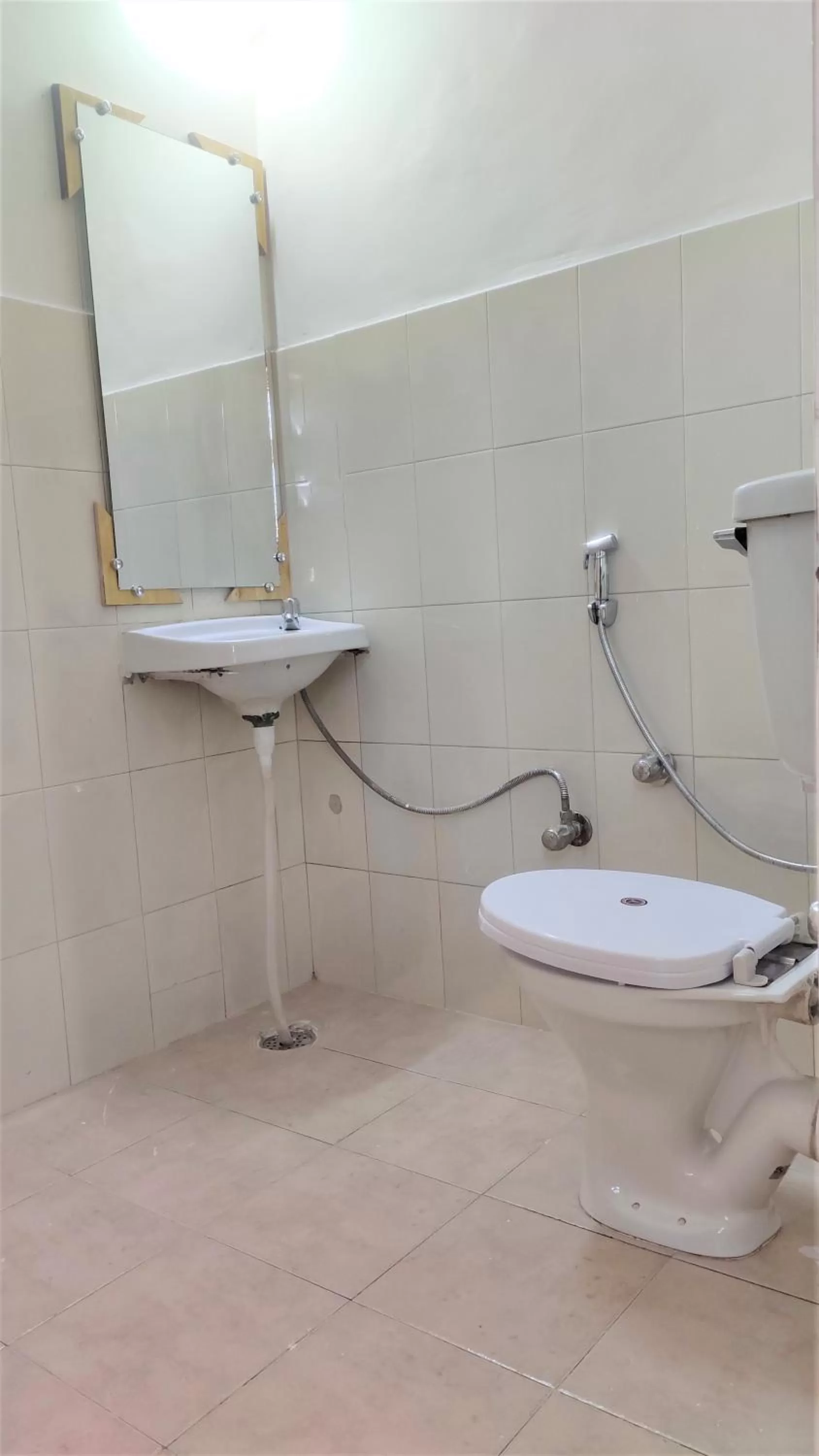 Bathroom in The Prasher Lodge Mall Road Manali