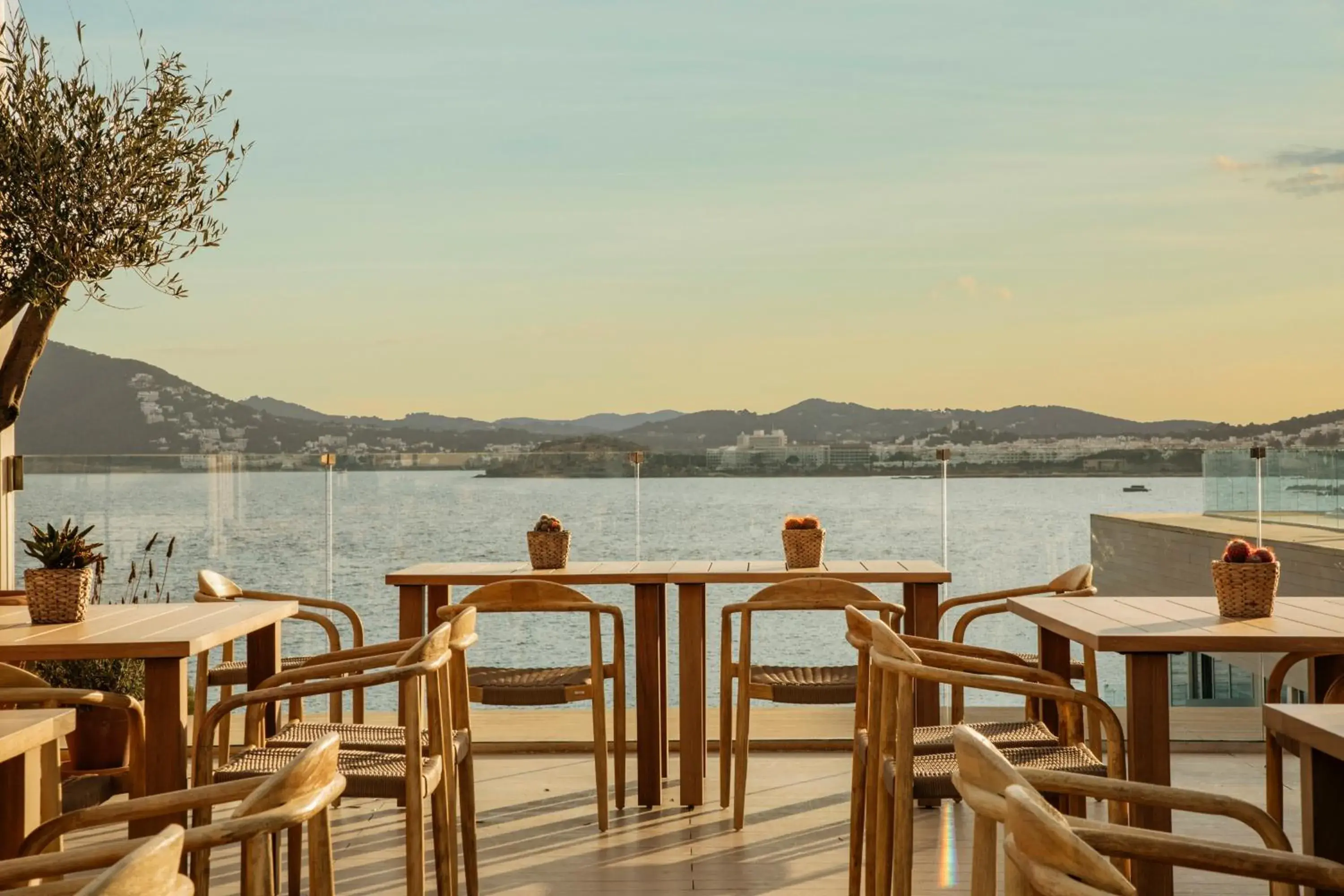 Restaurant/places to eat in ME Ibiza - The Leading Hotels of the World Restaurant/places to eat in ME Ibiza - The Leading Hotels of the World