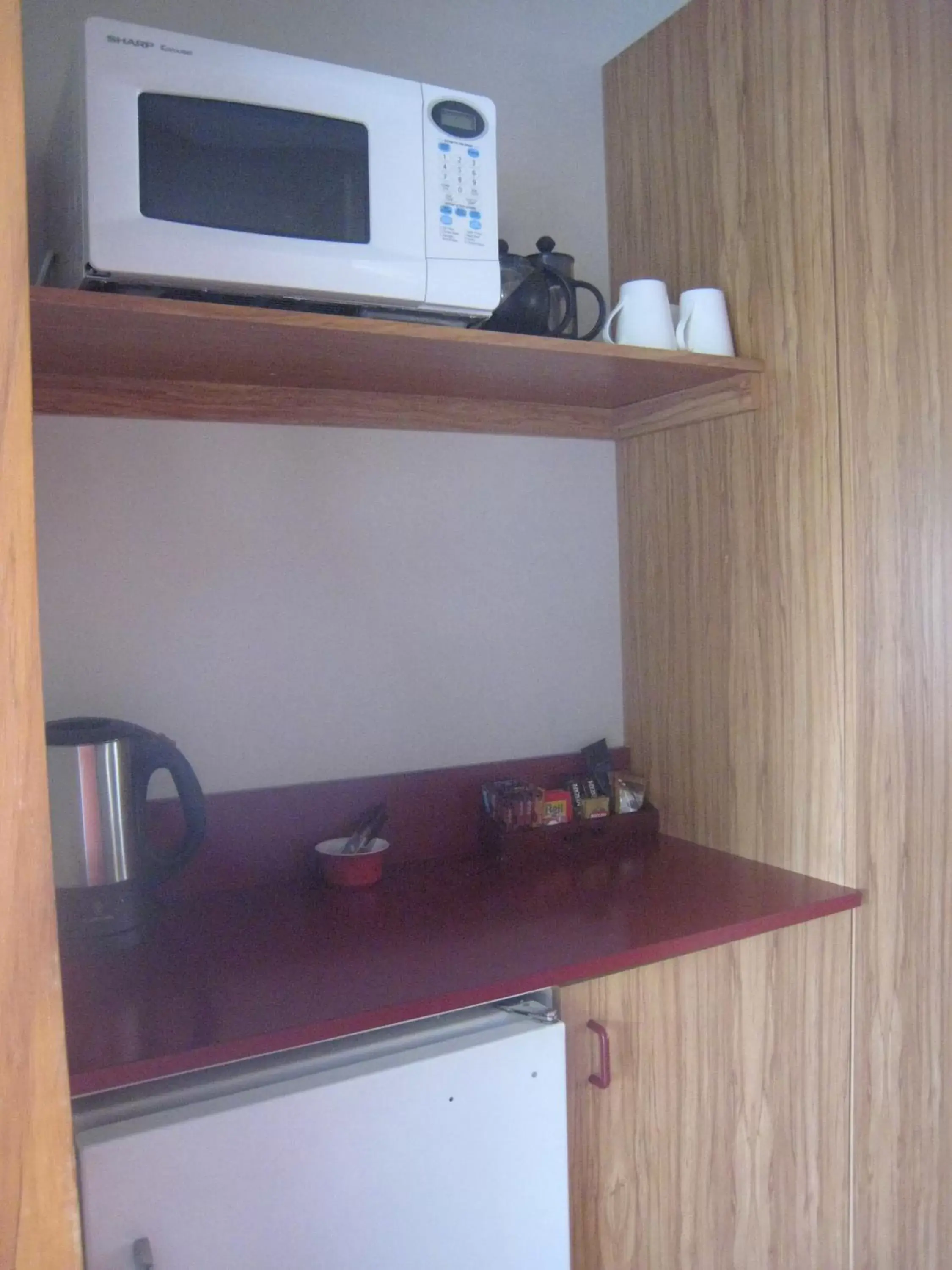 Coffee/tea facilities, Kitchen/Kitchenette in Buller Court on Palmerston