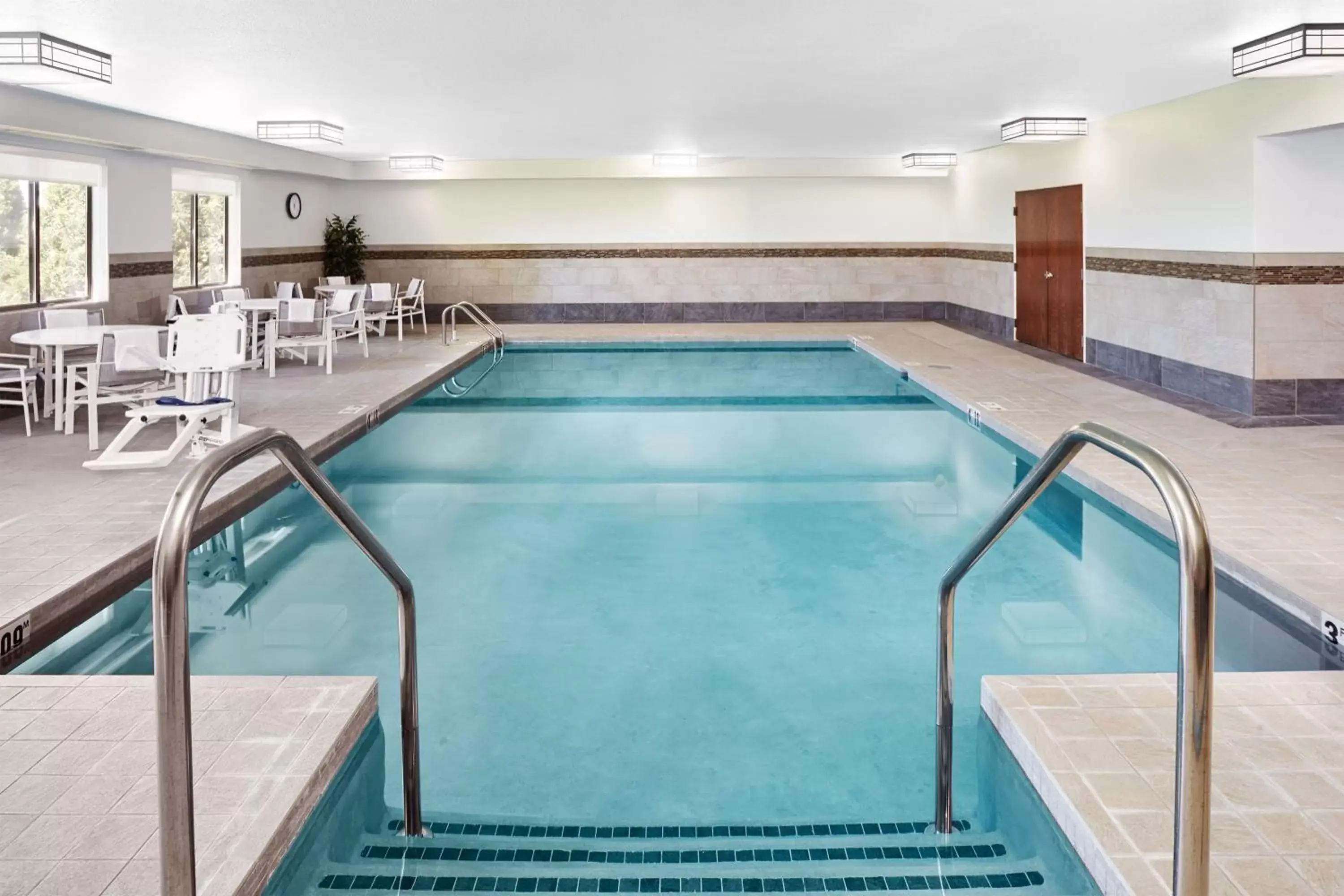 Swimming Pool in Holiday Inn Express Sheboygan-Kohler / I-43, an IHG Hotel