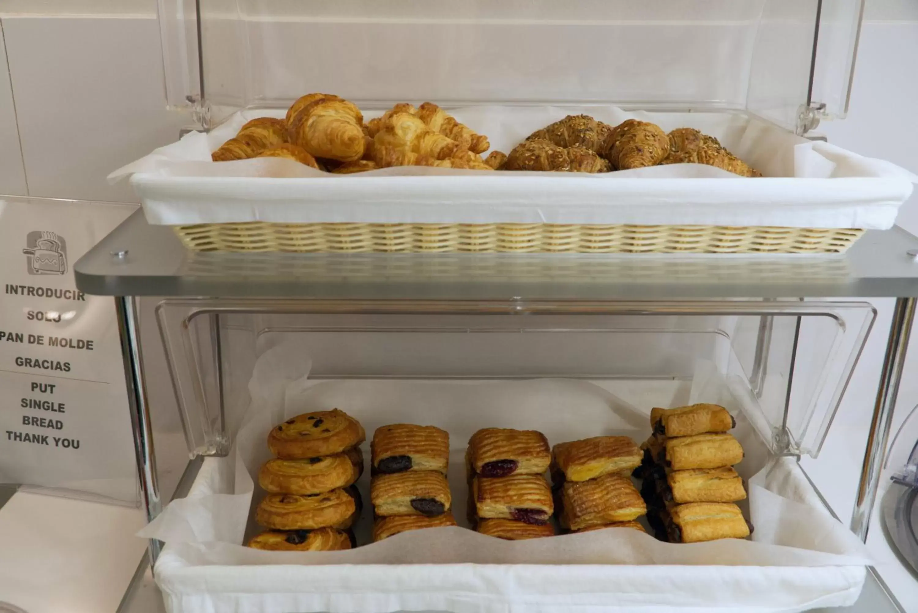 Buffet breakfast, Food in Hotel Los Condes