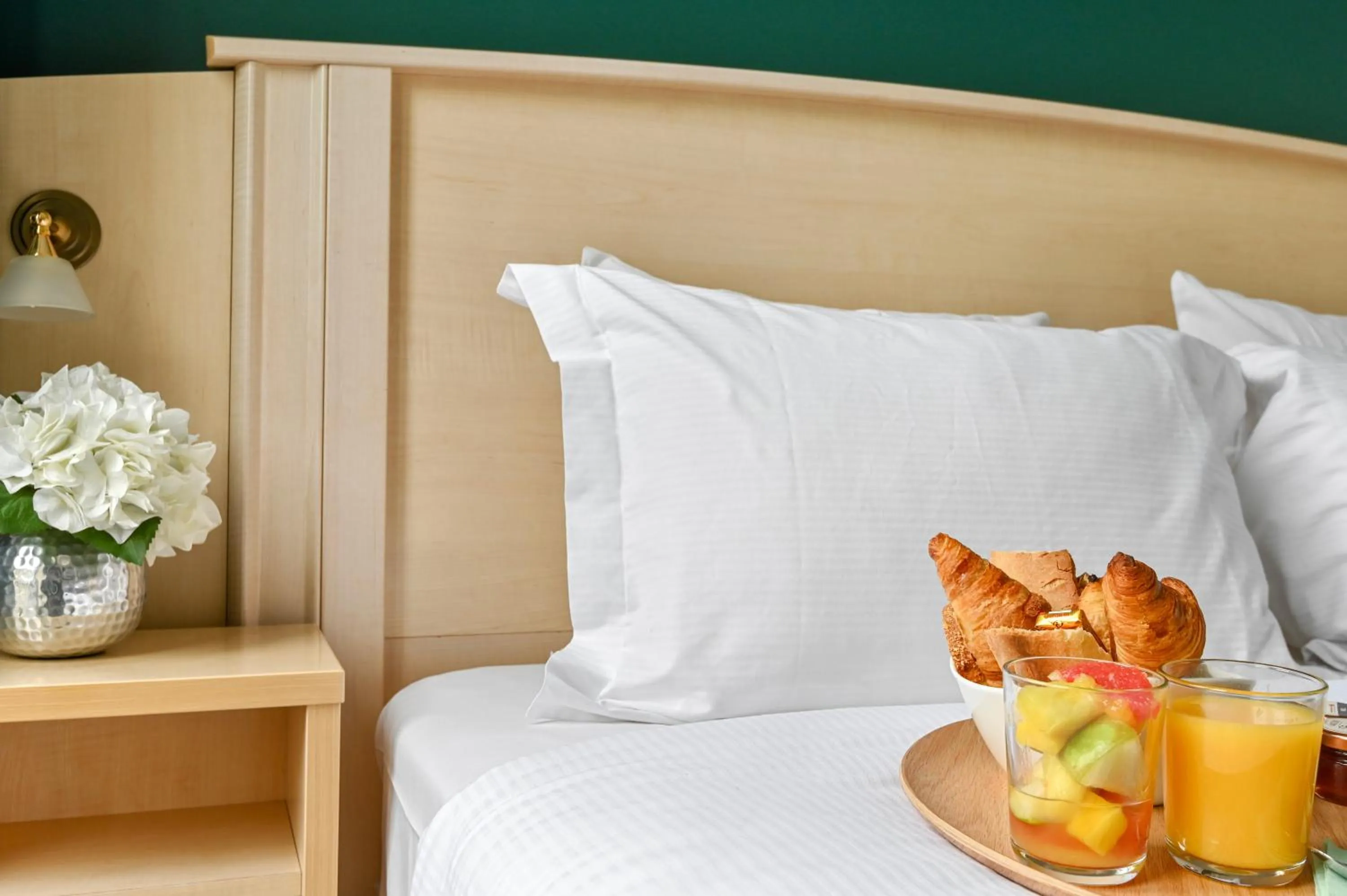 Bed in Hotel Elysees Opera