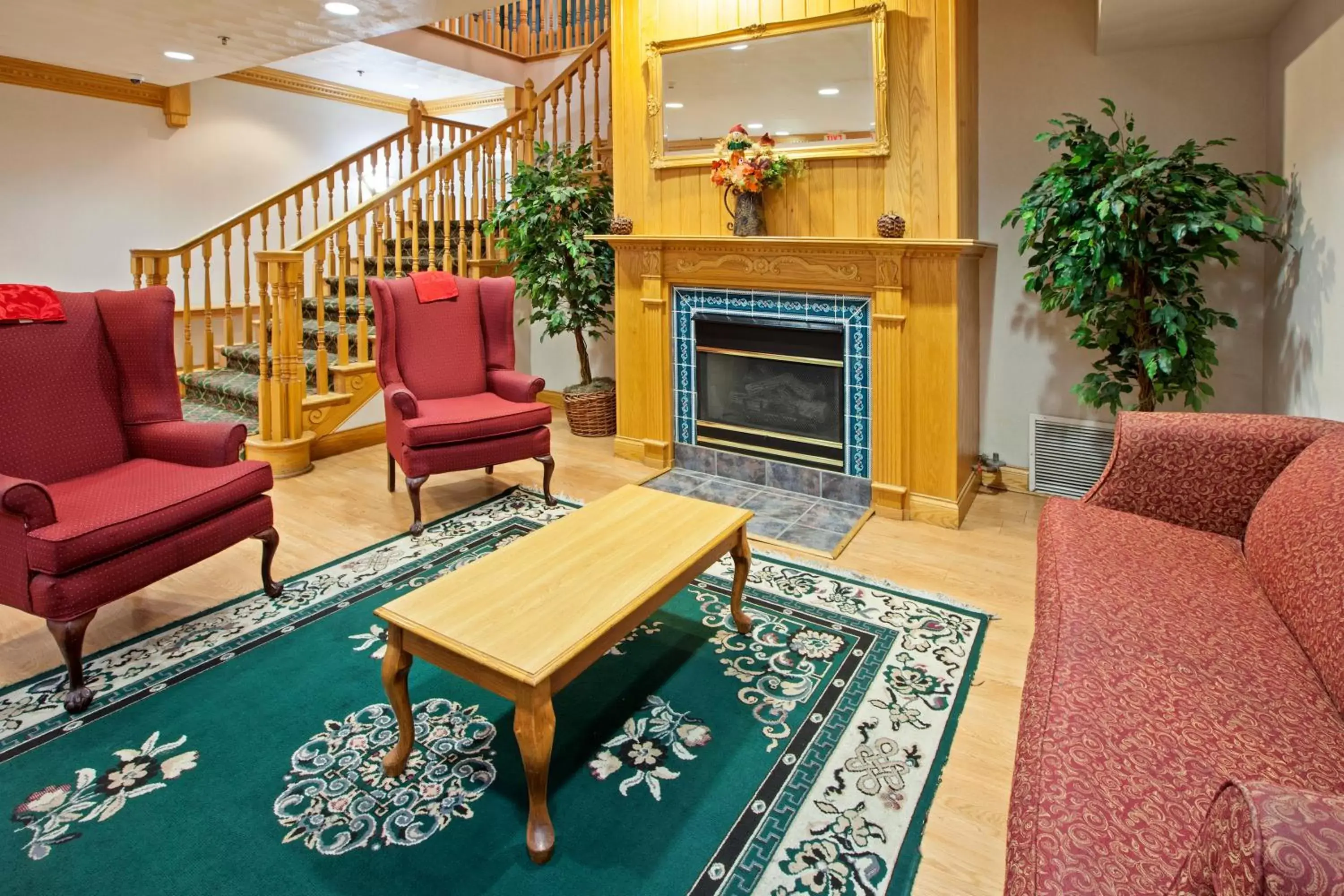 Living room, Seating Area in Country Inn & Suites by Radisson, Indianapolis South, IN