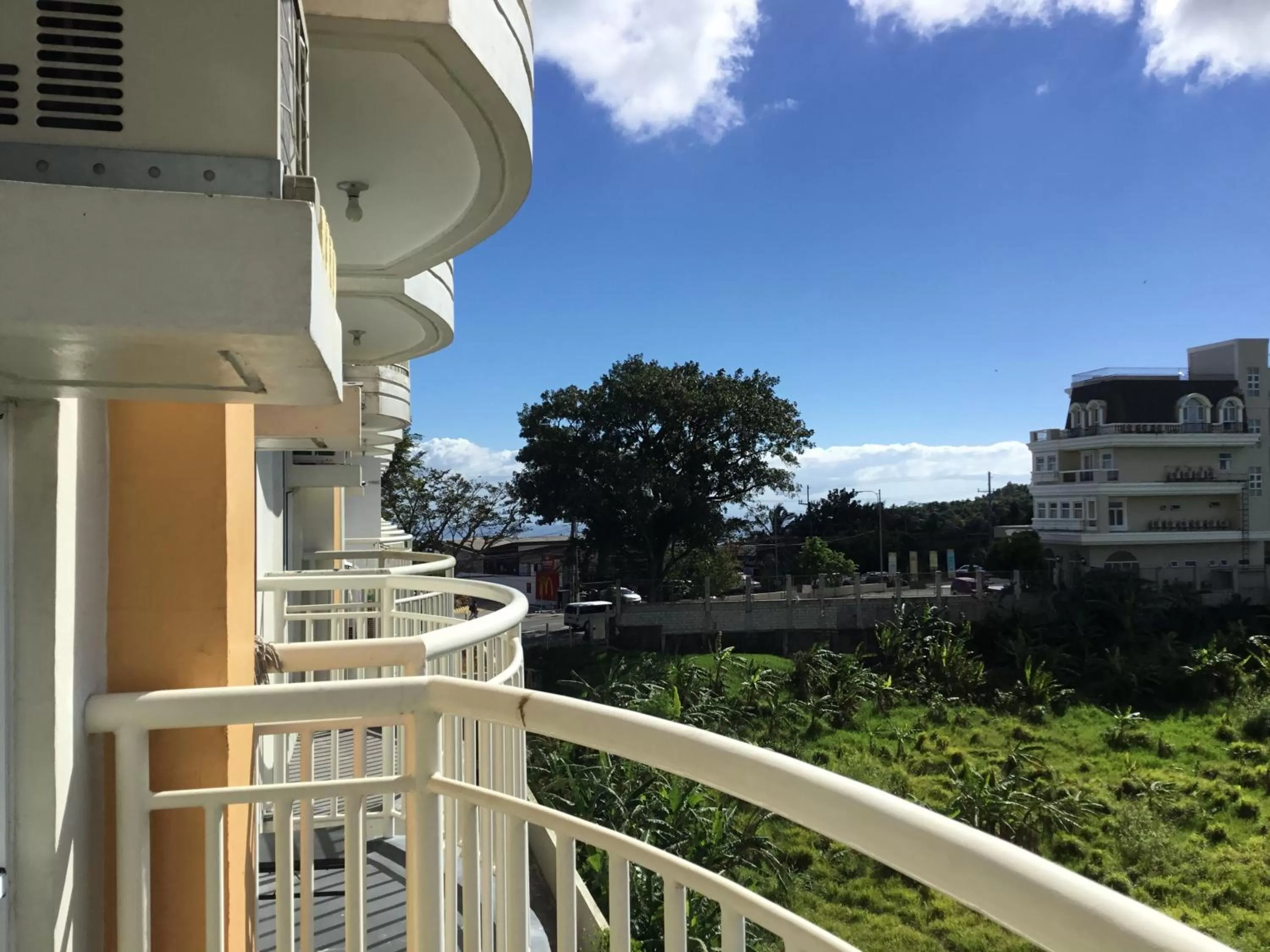 Condo with Free Swimming Pool & Viewing Deck