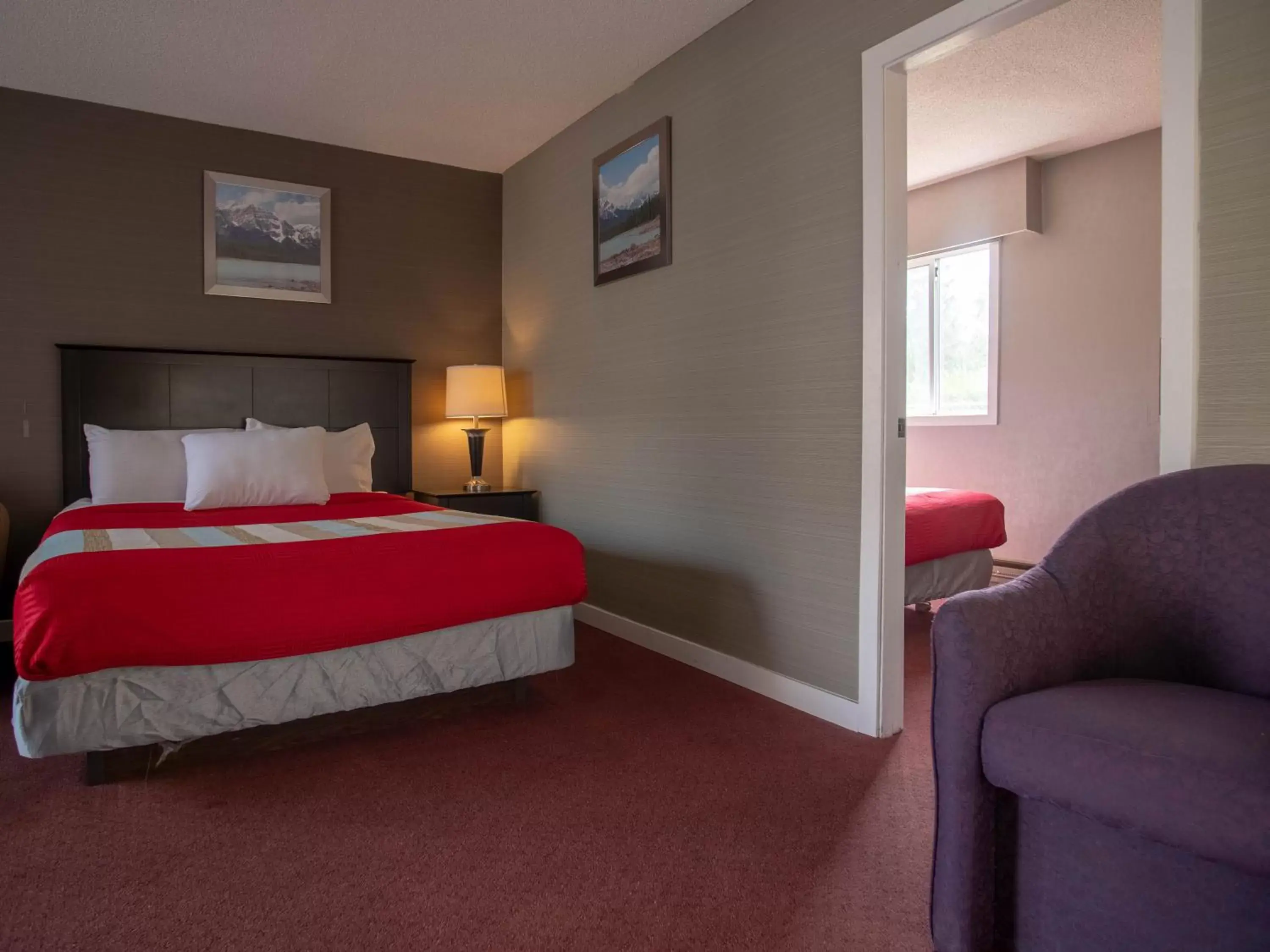 Bed in Best Budget Inn & Suites Kamloops