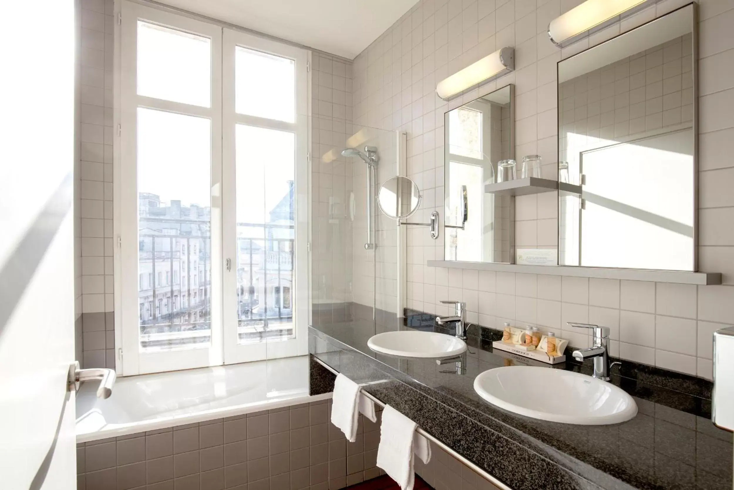 Bathroom in Hôtel de Normandie