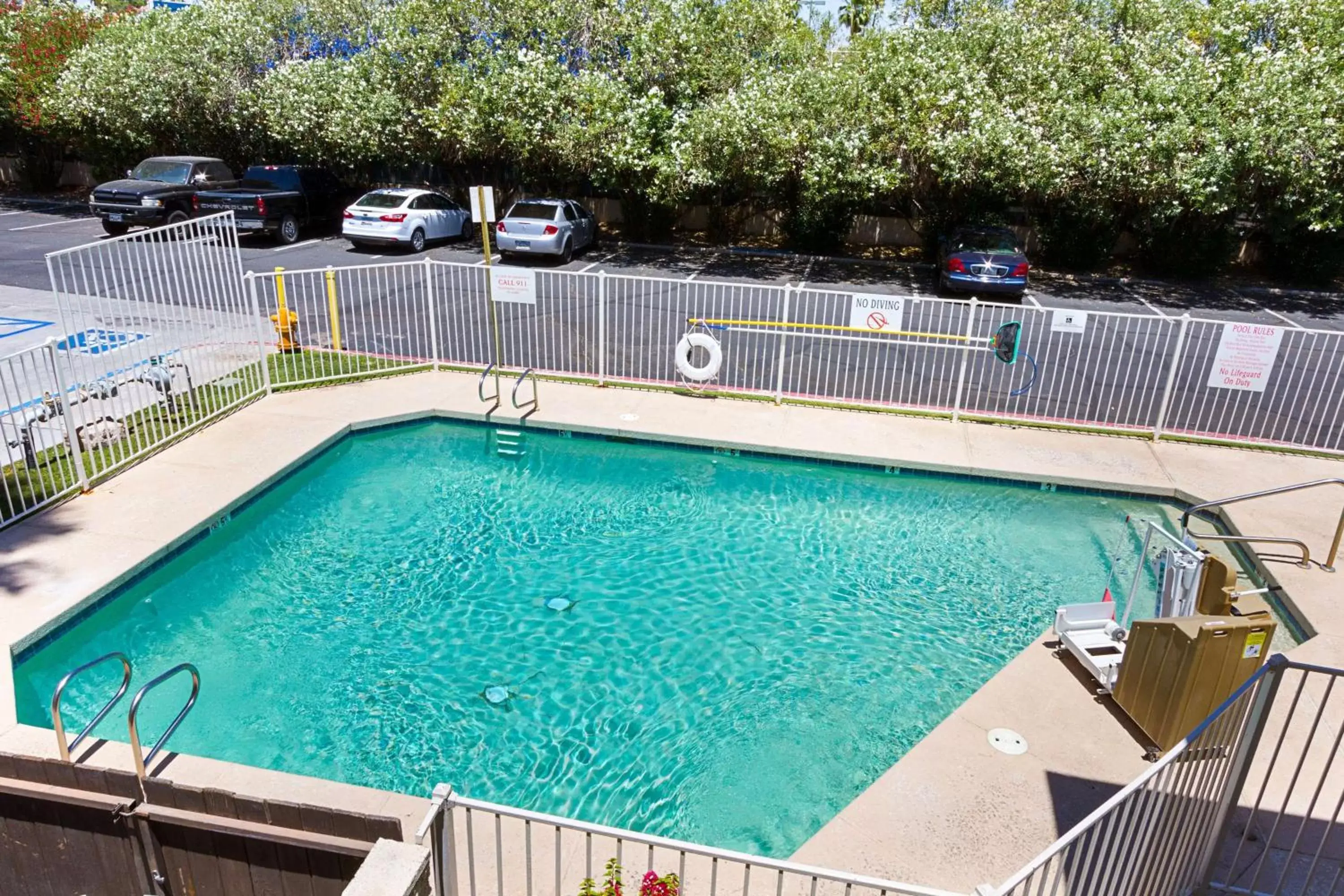 Day, Swimming Pool in Motel 6-Mesa, AZ - South