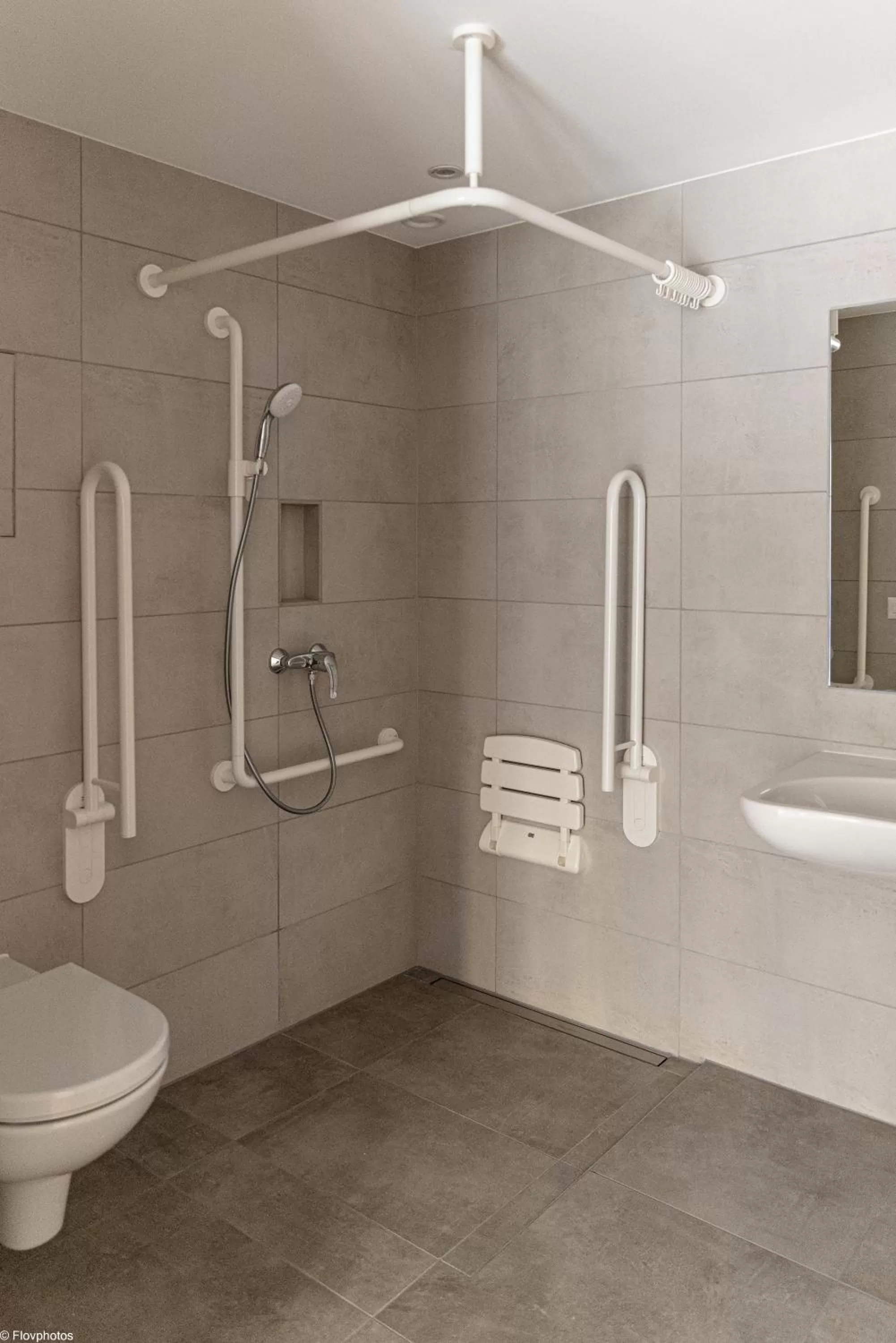 Bathroom in Los Lorentes Hotel Bern City