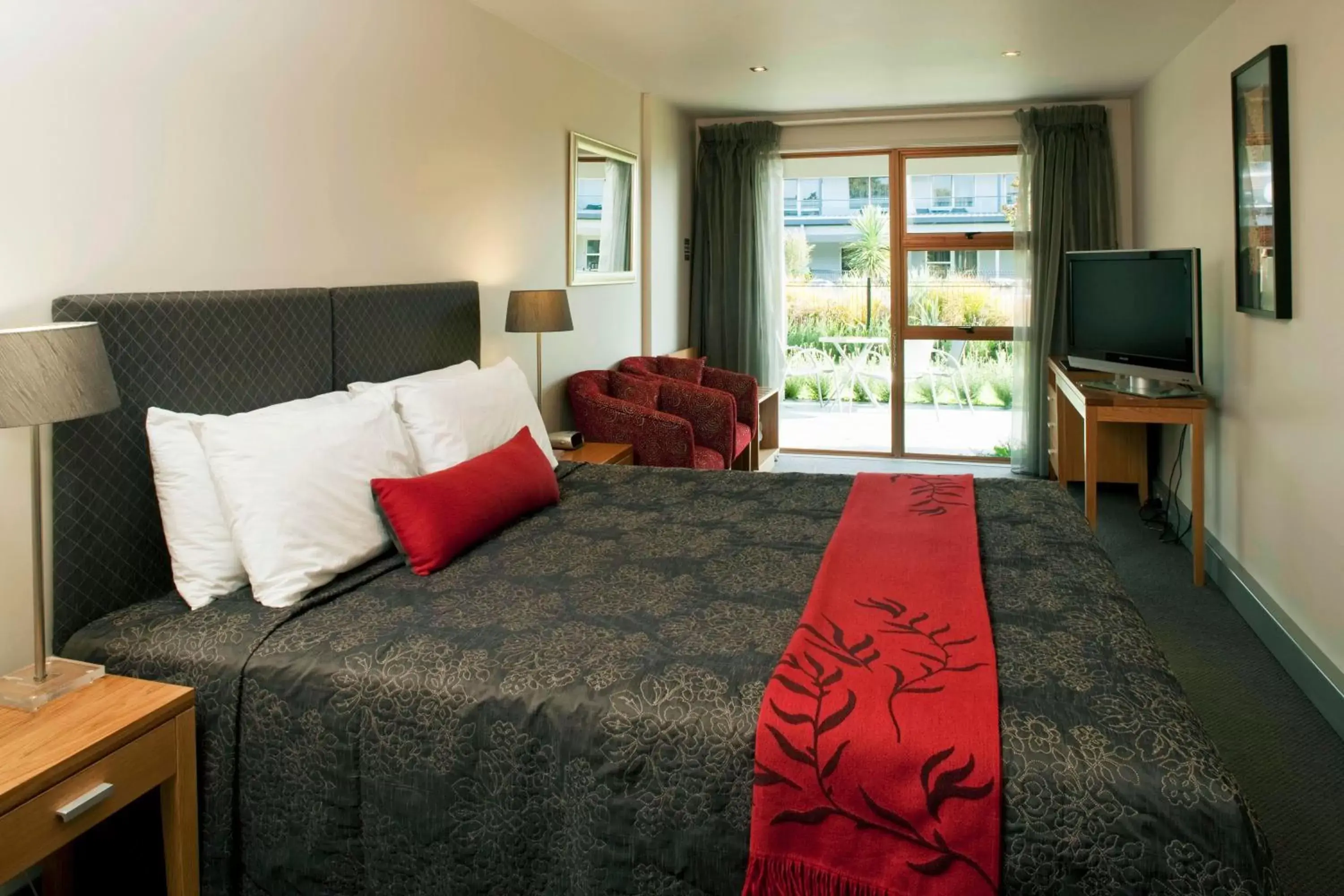 Bed in Wai Ora Lakeside Spa Resort