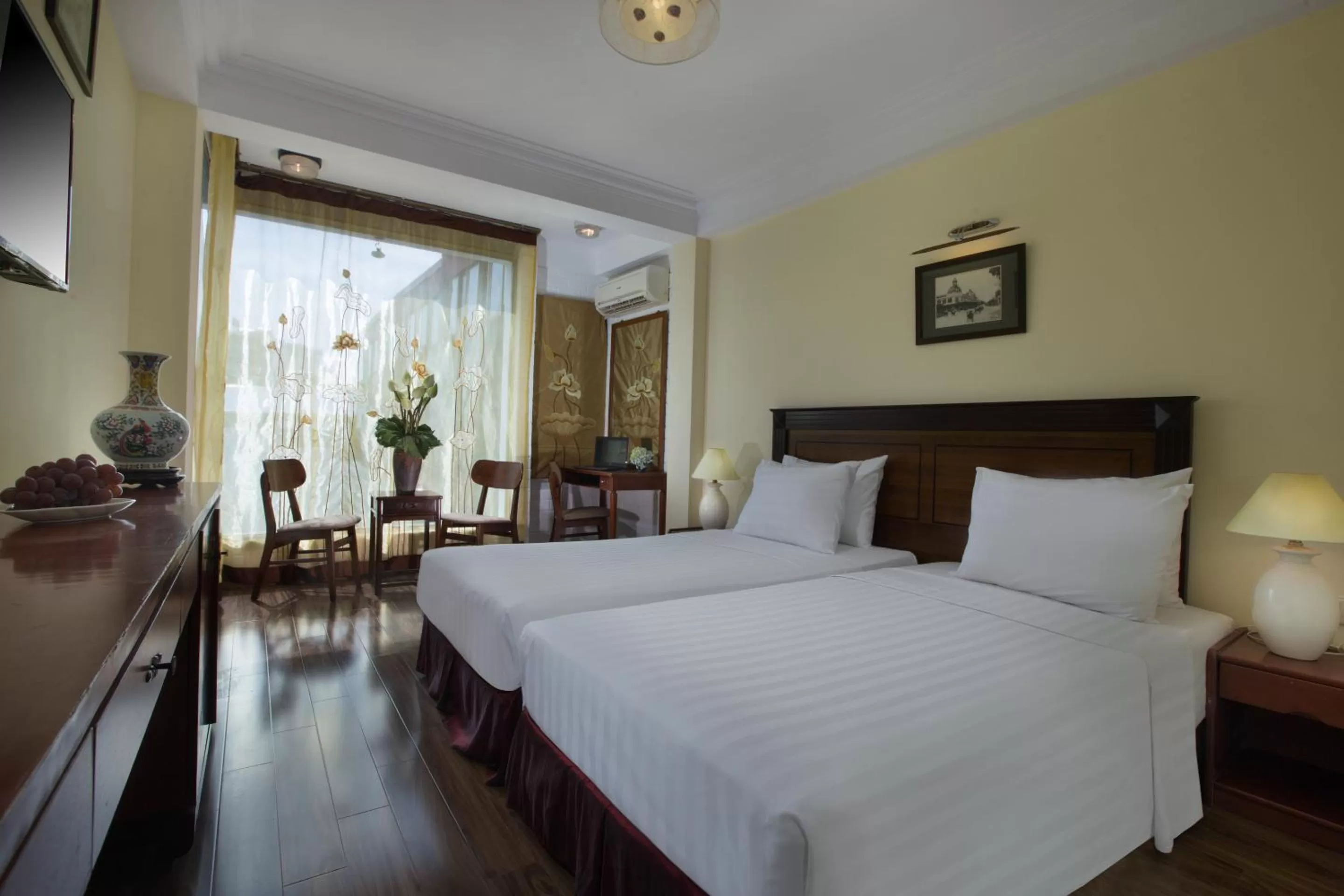 Balcony/Terrace, Bed in Classic Street Hotel