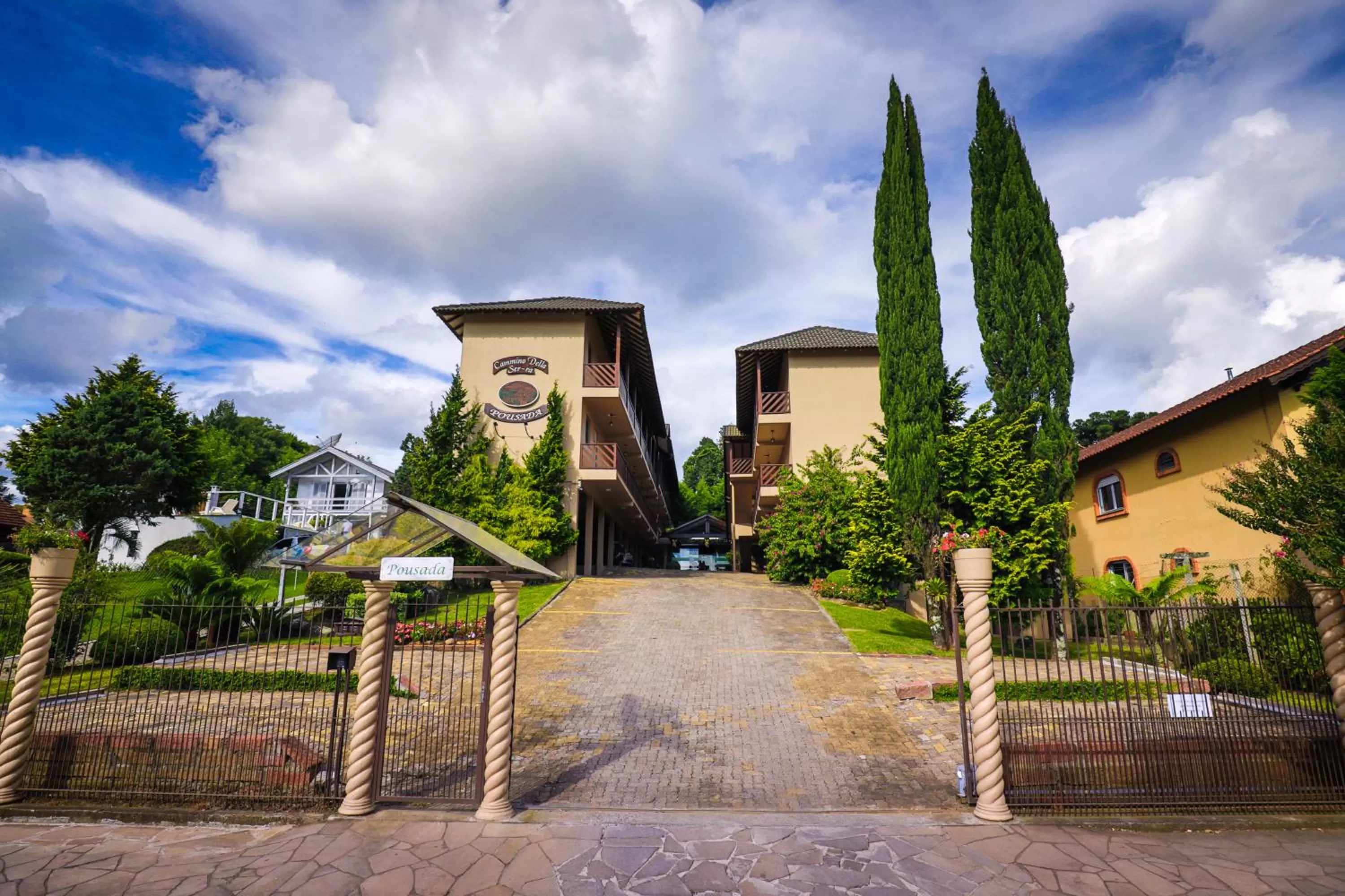 Property Building in Cammino Della Serra