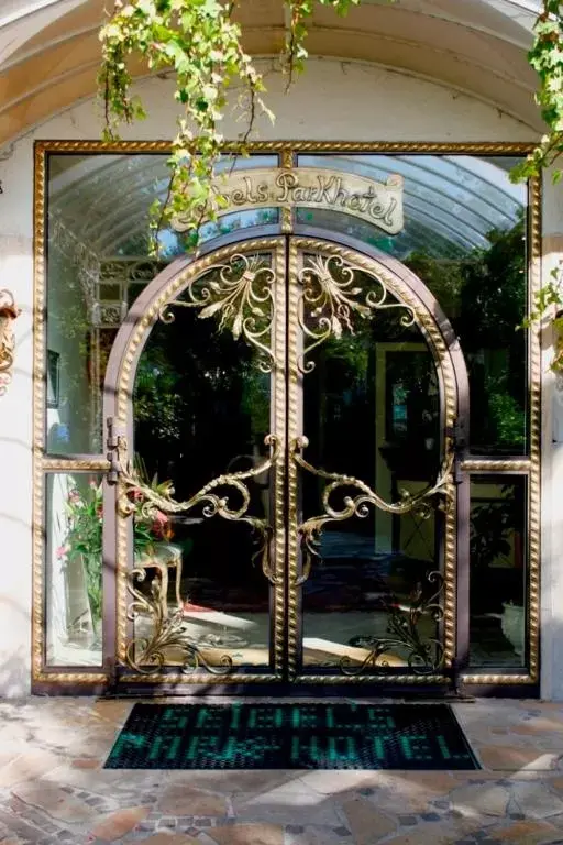 Facade/entrance in Seibel's Park Hotel