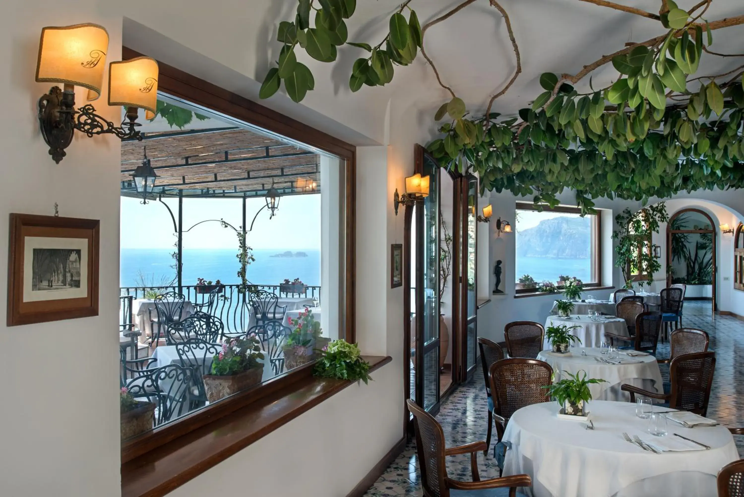 Restaurant/places to eat in Grand Hotel Tritone