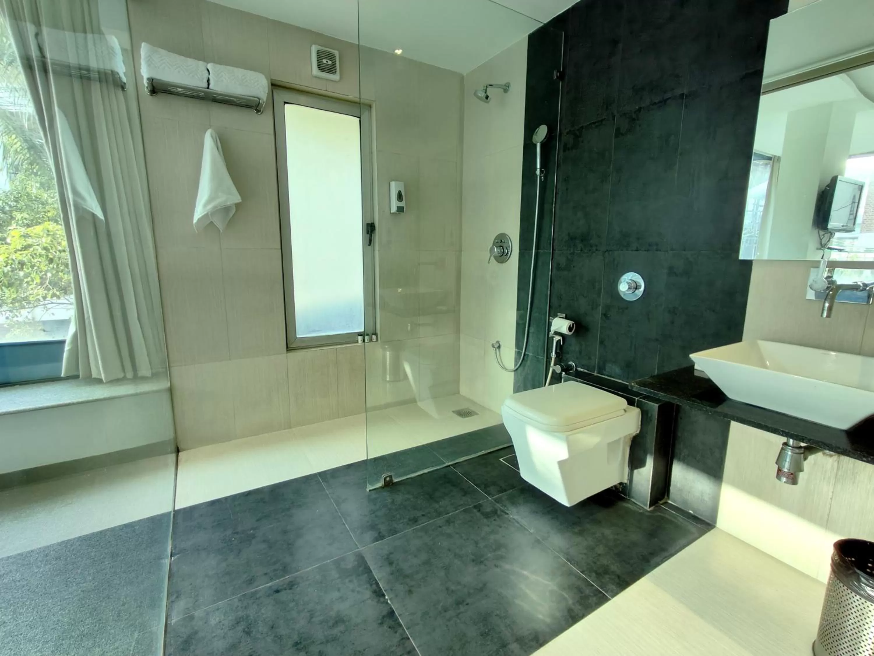 Toilet in The Sky Imperial Hotel Yahvi