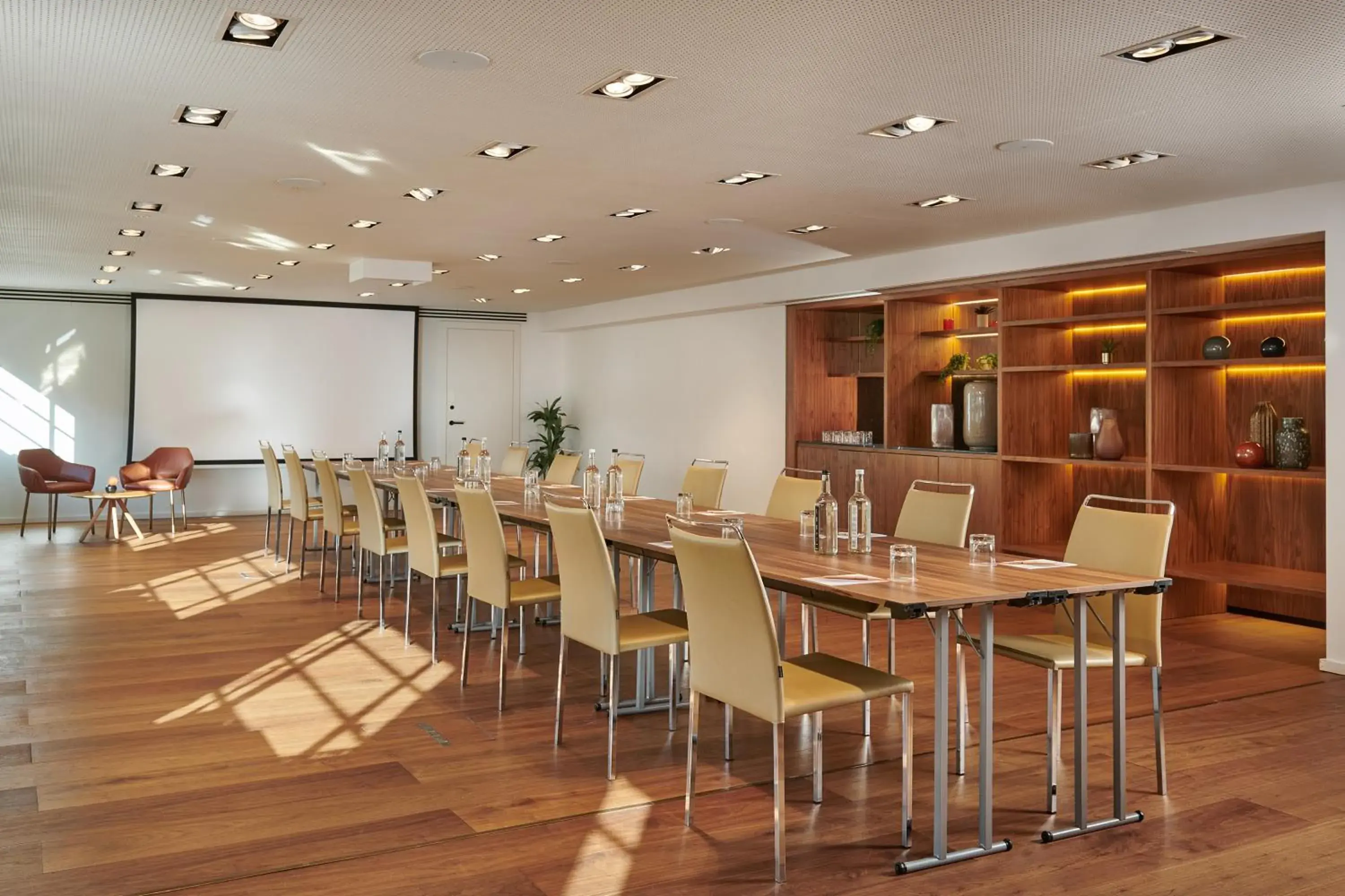 Meeting/conference room, Restaurant/Places to Eat in The Level at Melia White House