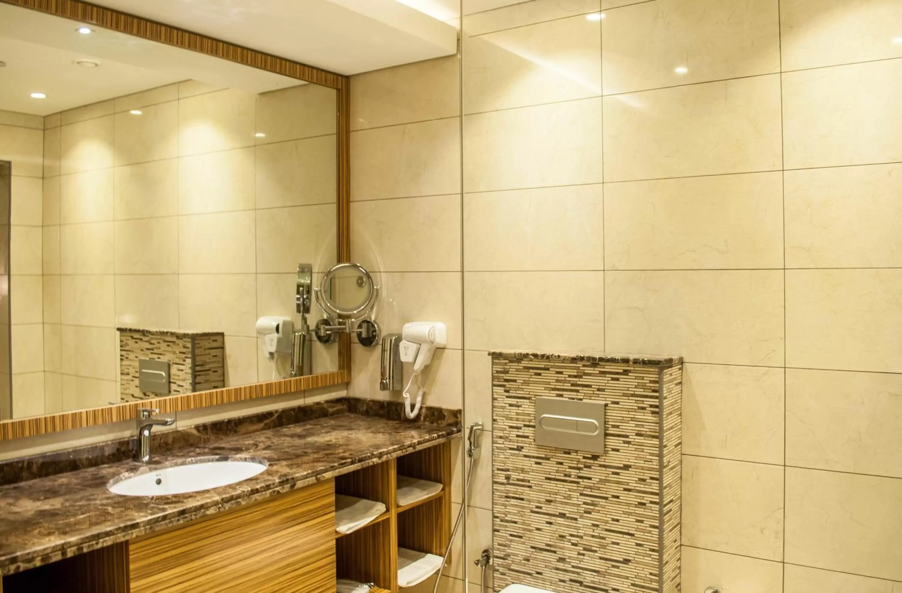 Bathroom in Best Western Plus Pearl Creek