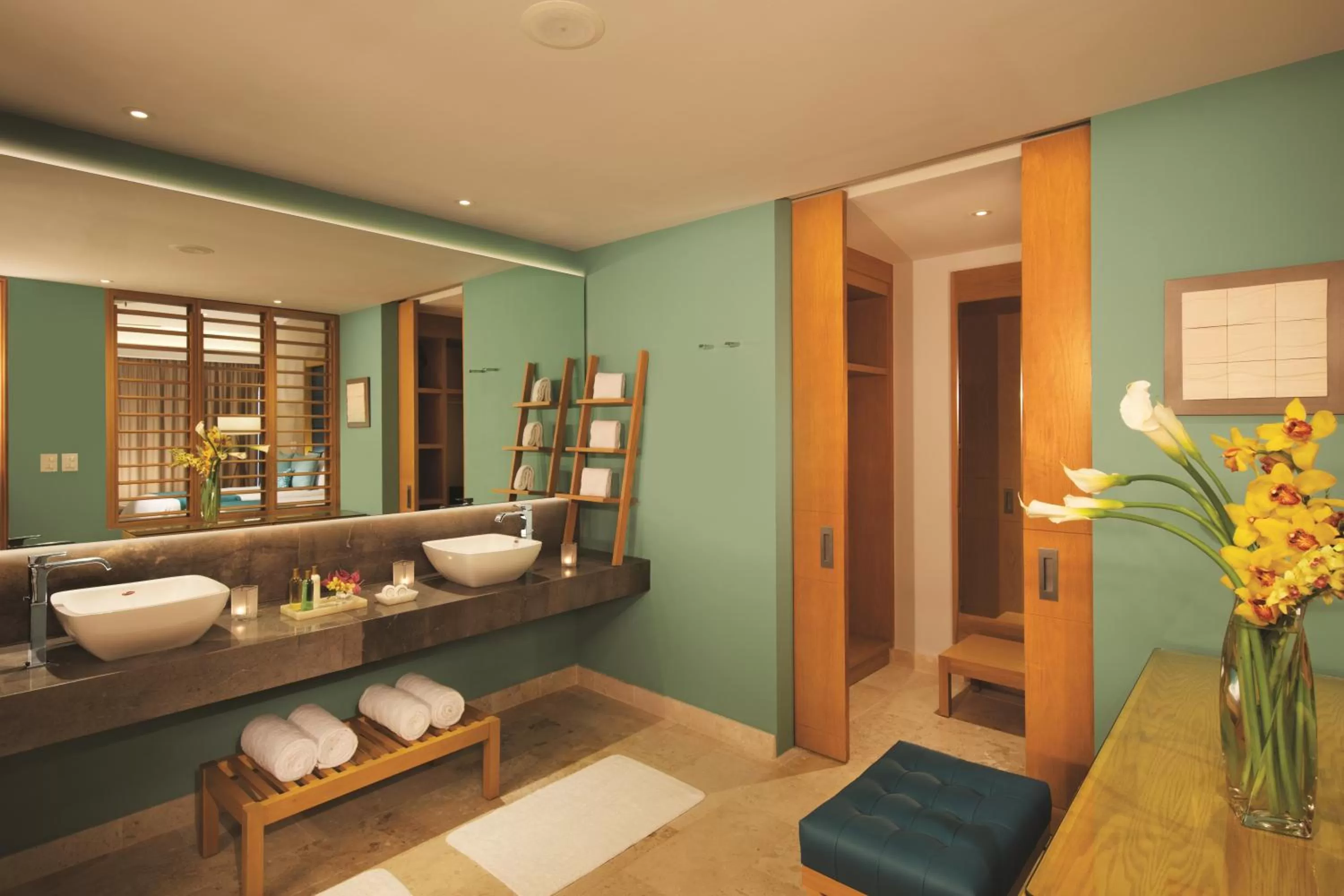 Staff, Bed in Dreams Playa Mujeres Golf & Spa Resort - All Inclusive