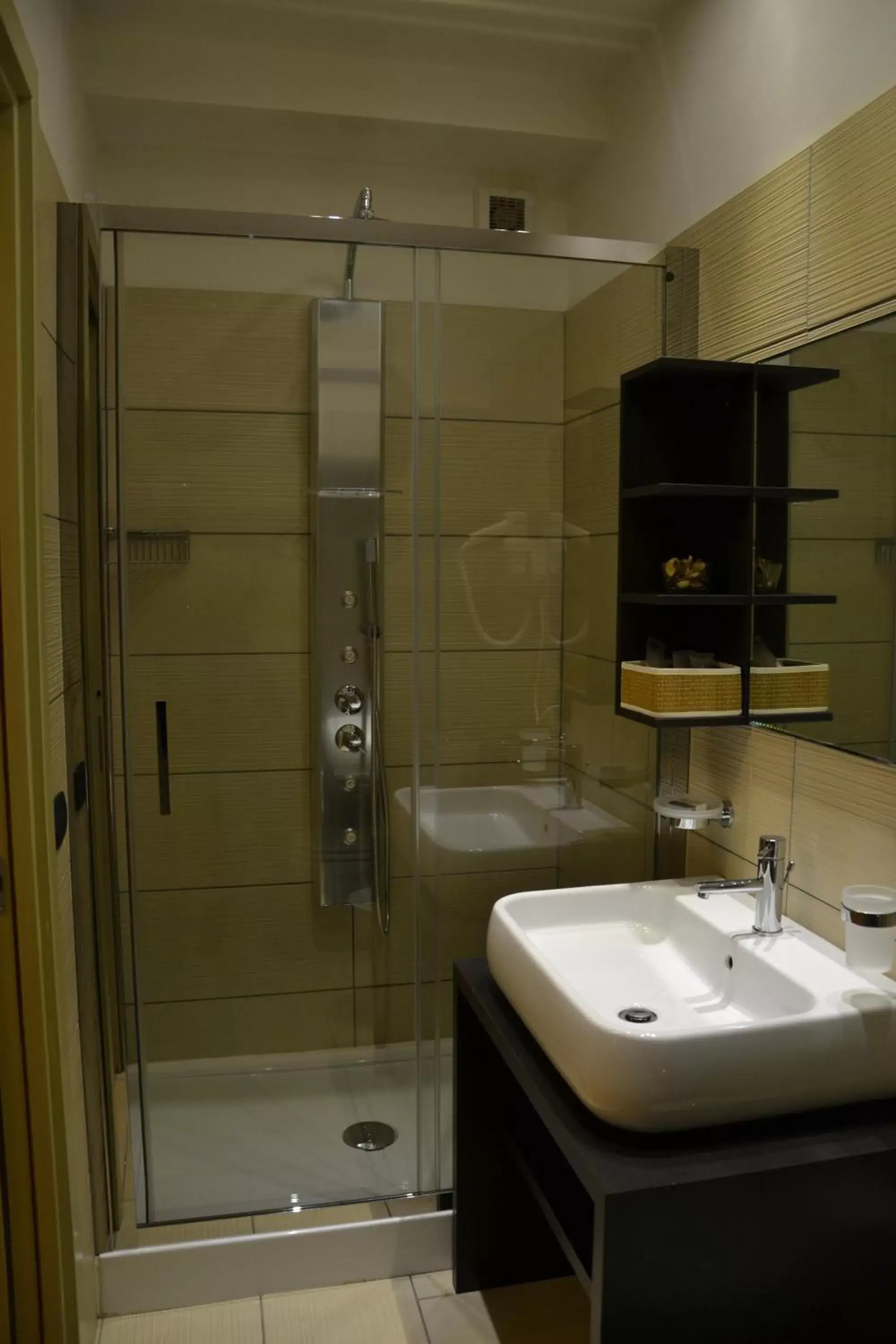 Shower, Bathroom in Art & Jazz Hotel