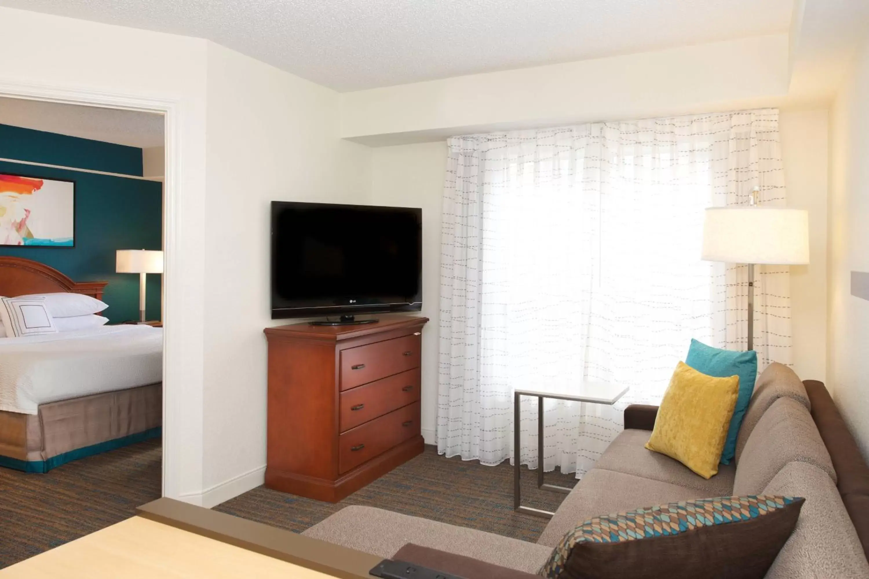 Bedroom, TV/Entertainment Center in Residence Inn Orlando Lake Buena Vista
