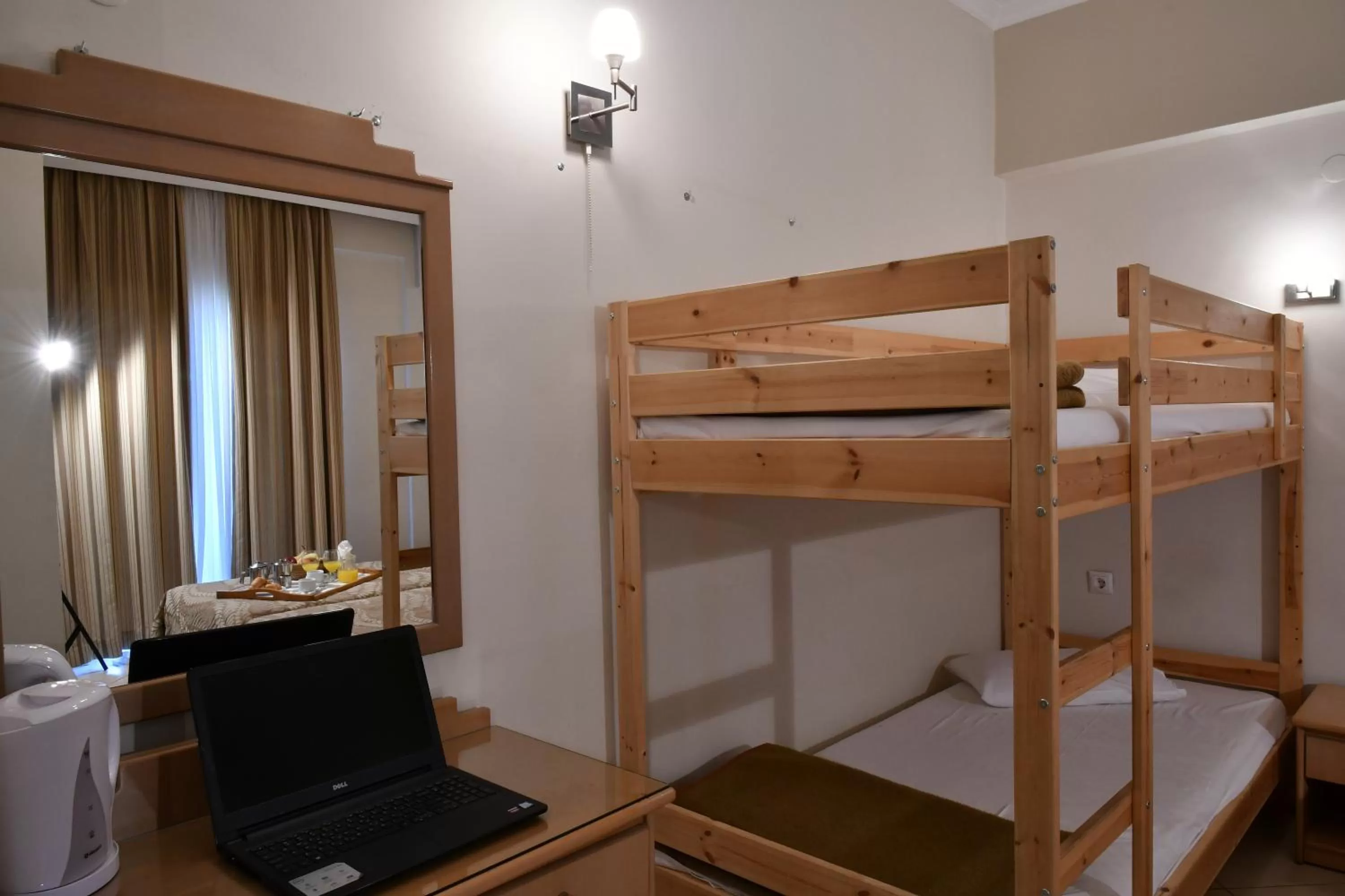 bunk bed, Bed in Four Seasons Hotel