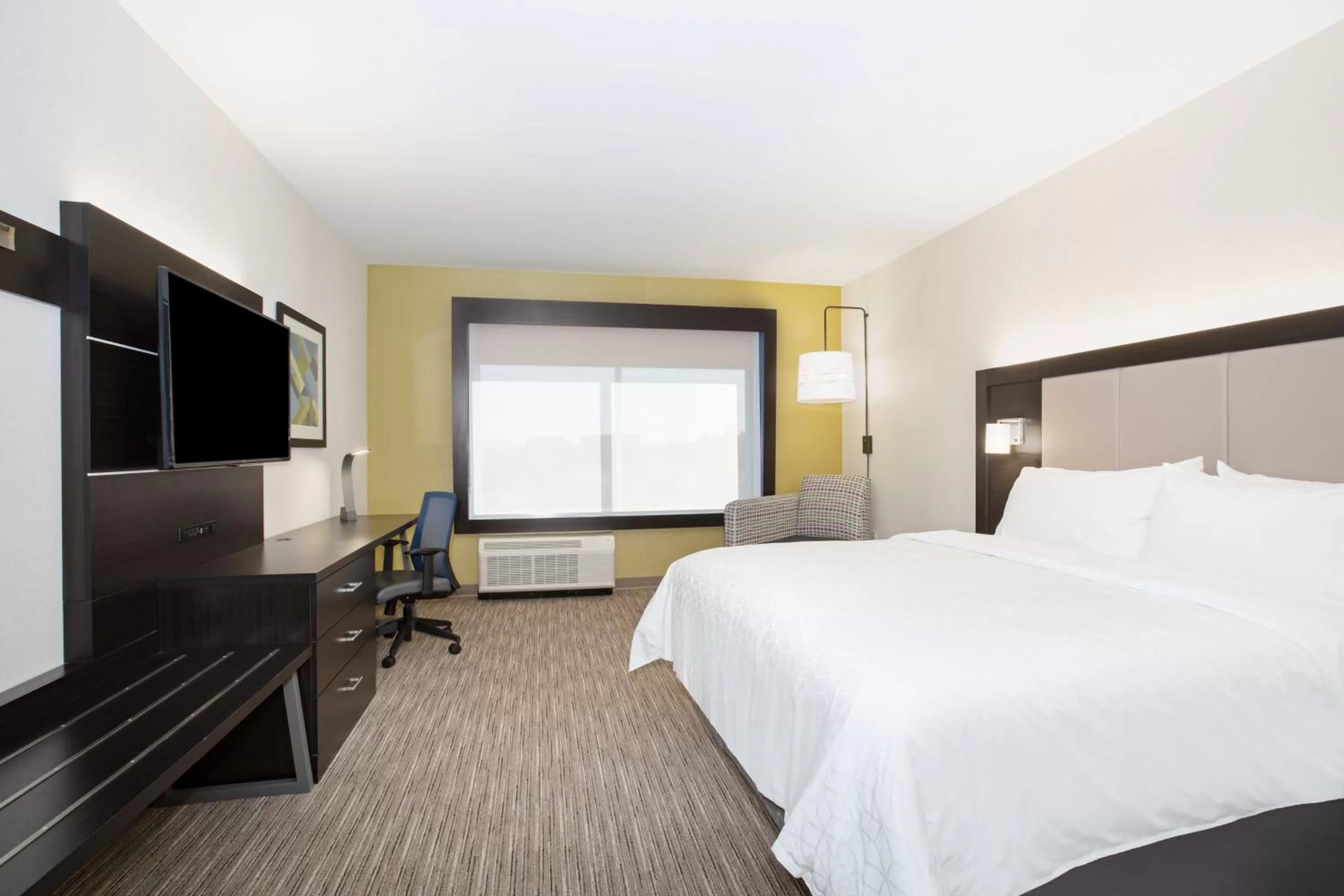 Photo of the whole room, Bed in Holiday Inn Express & Suites - Ely by IHG