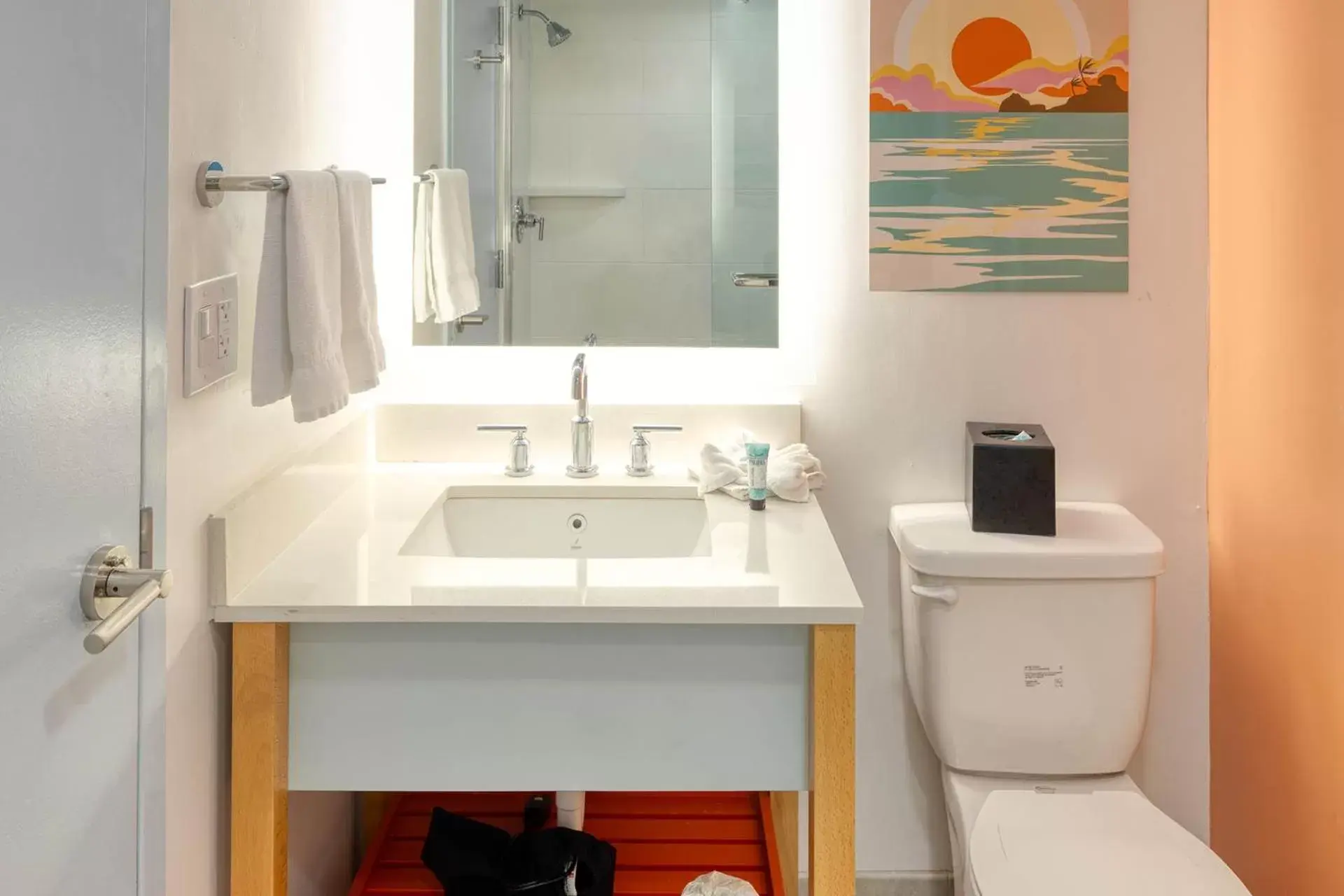 Bathroom in Golden Sands Oceanfront Hotel