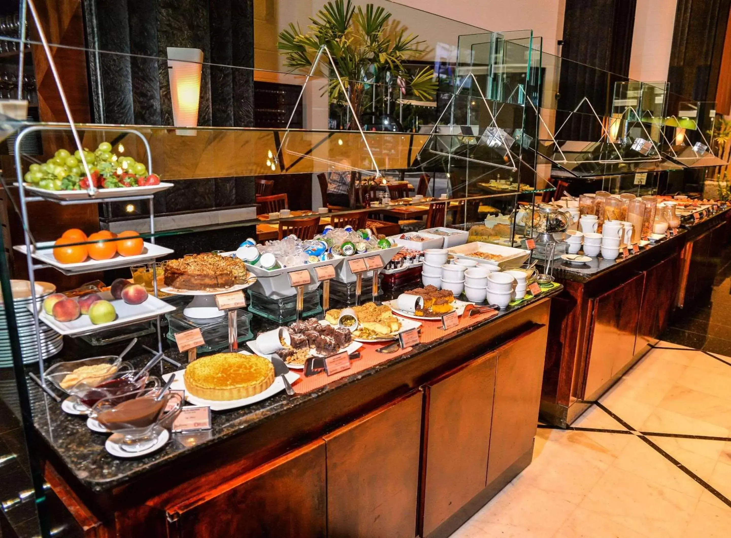 Restaurant/places to eat in Radisson Hotel Curitiba