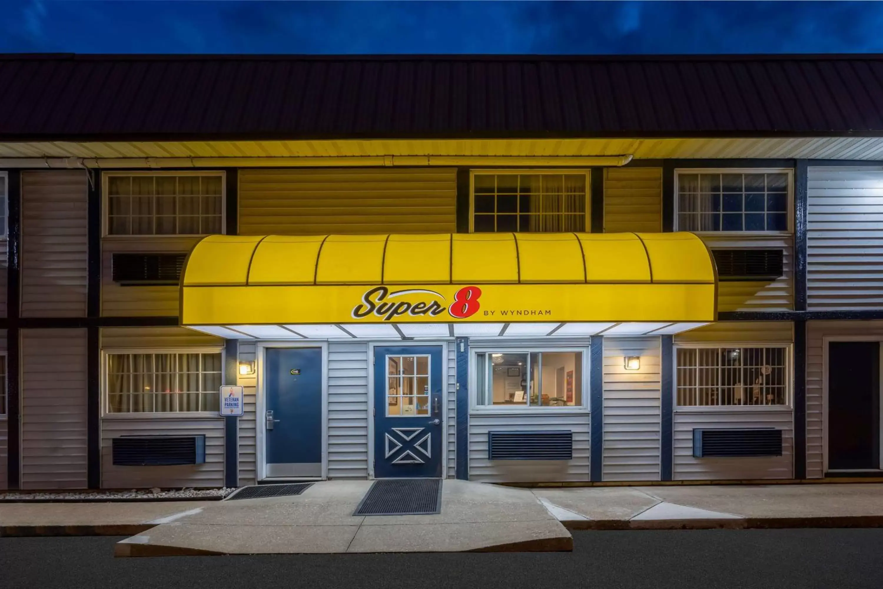 Property building in Super 8 by Wyndham Wooster Property building in Super 8 by Wyndham Wooster