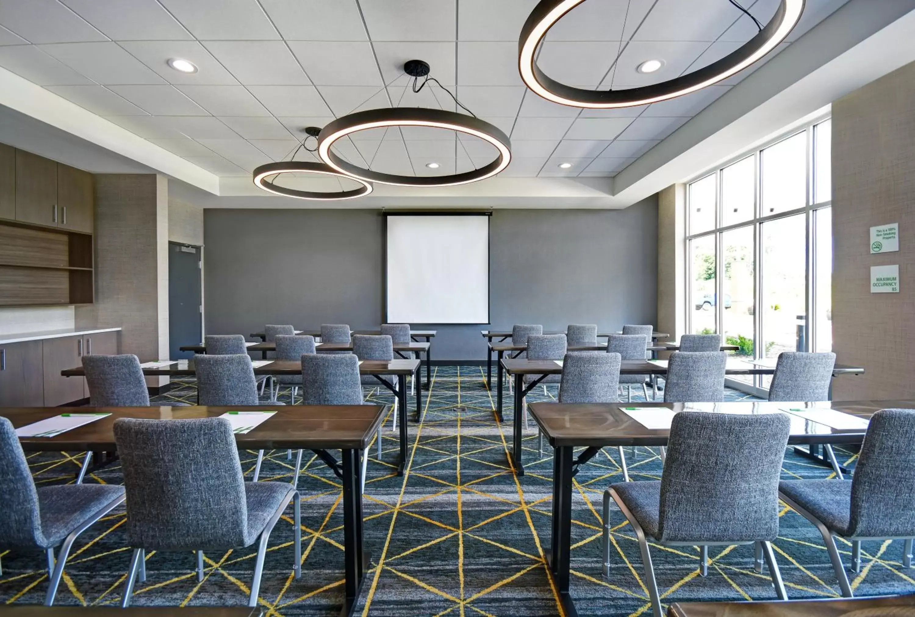 Meeting/conference room in Holiday Inn Grand Rapids North - Walker, an IHG Hotel