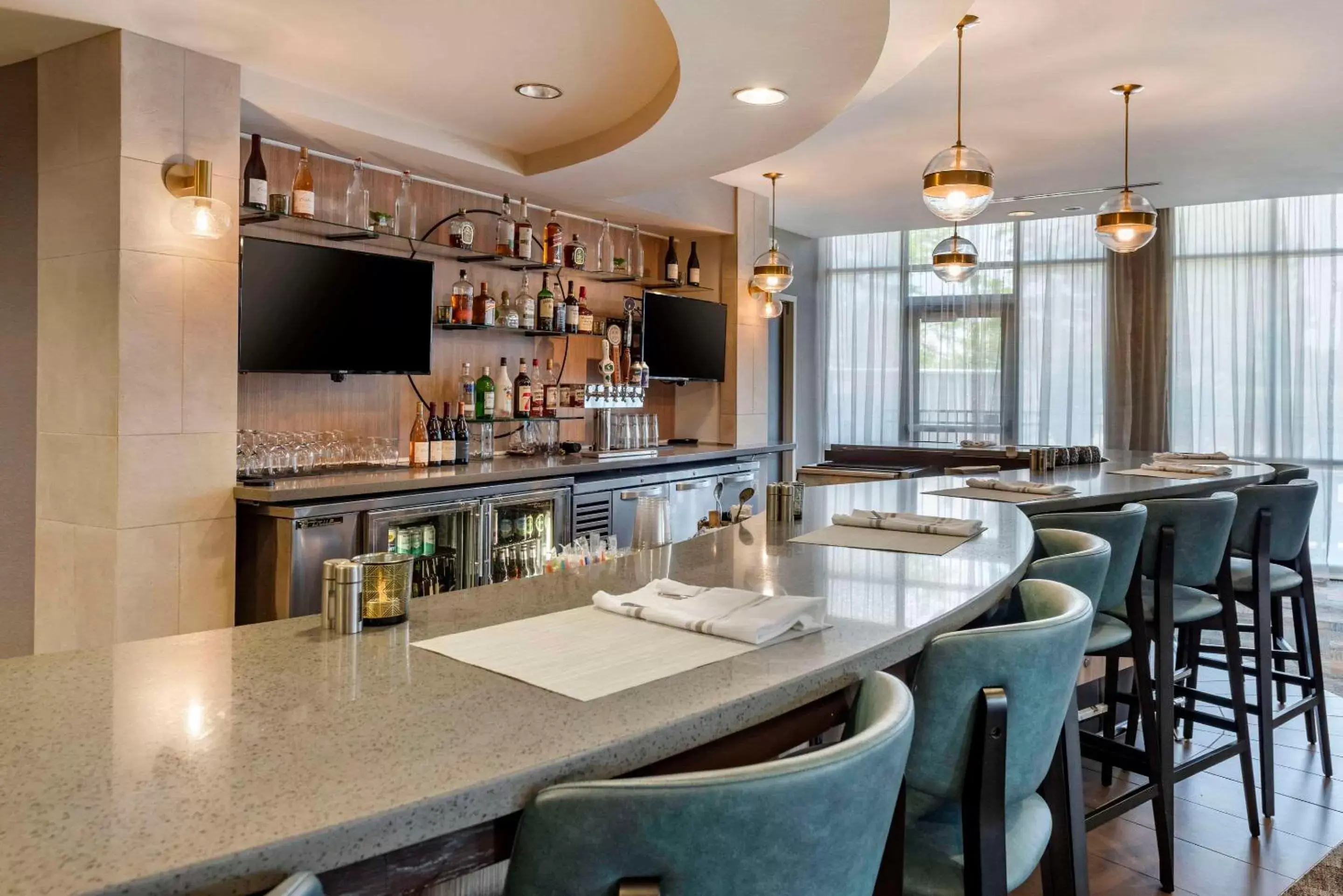 Lounge or bar, Restaurant/Places to Eat in Cambria Hotel Madison East