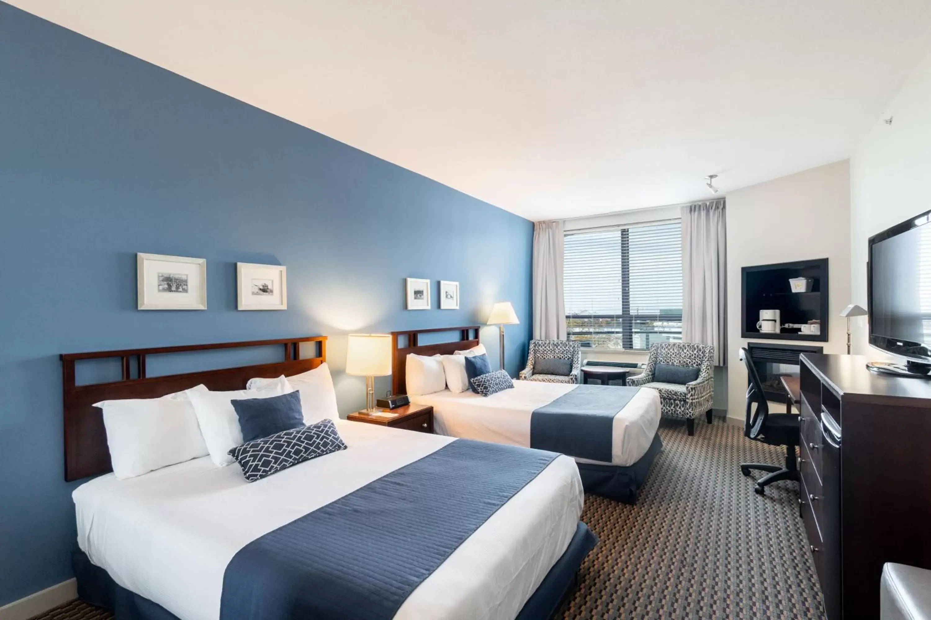 Queen Room with Two Queen Beds in Ocean Promenade Hotel