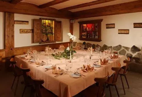 Banquet/Function facilities, Restaurant/Places to Eat in Hotel Alphorn