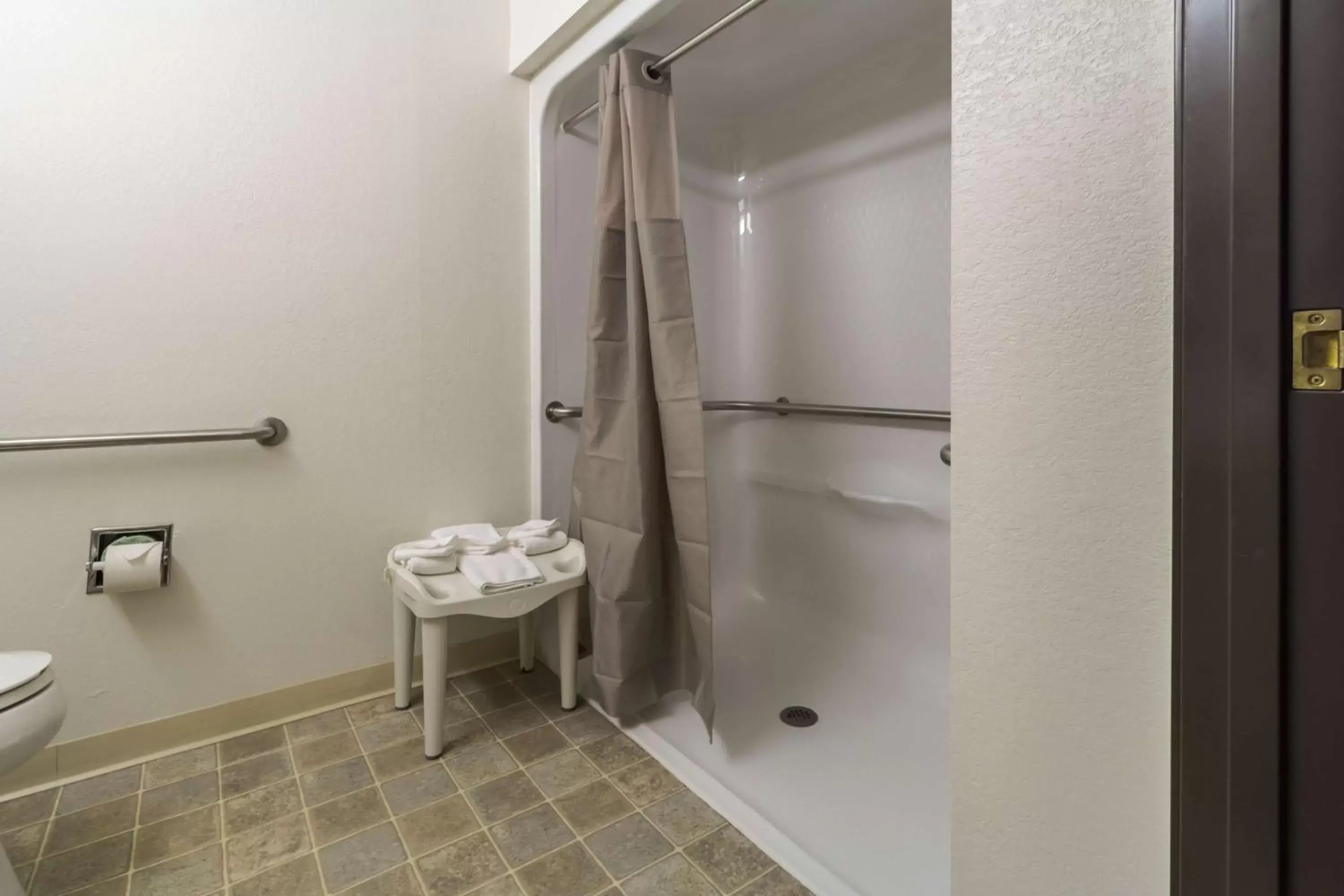 Shower, Bathroom in Motel 6-Huron, OH - Sandusky