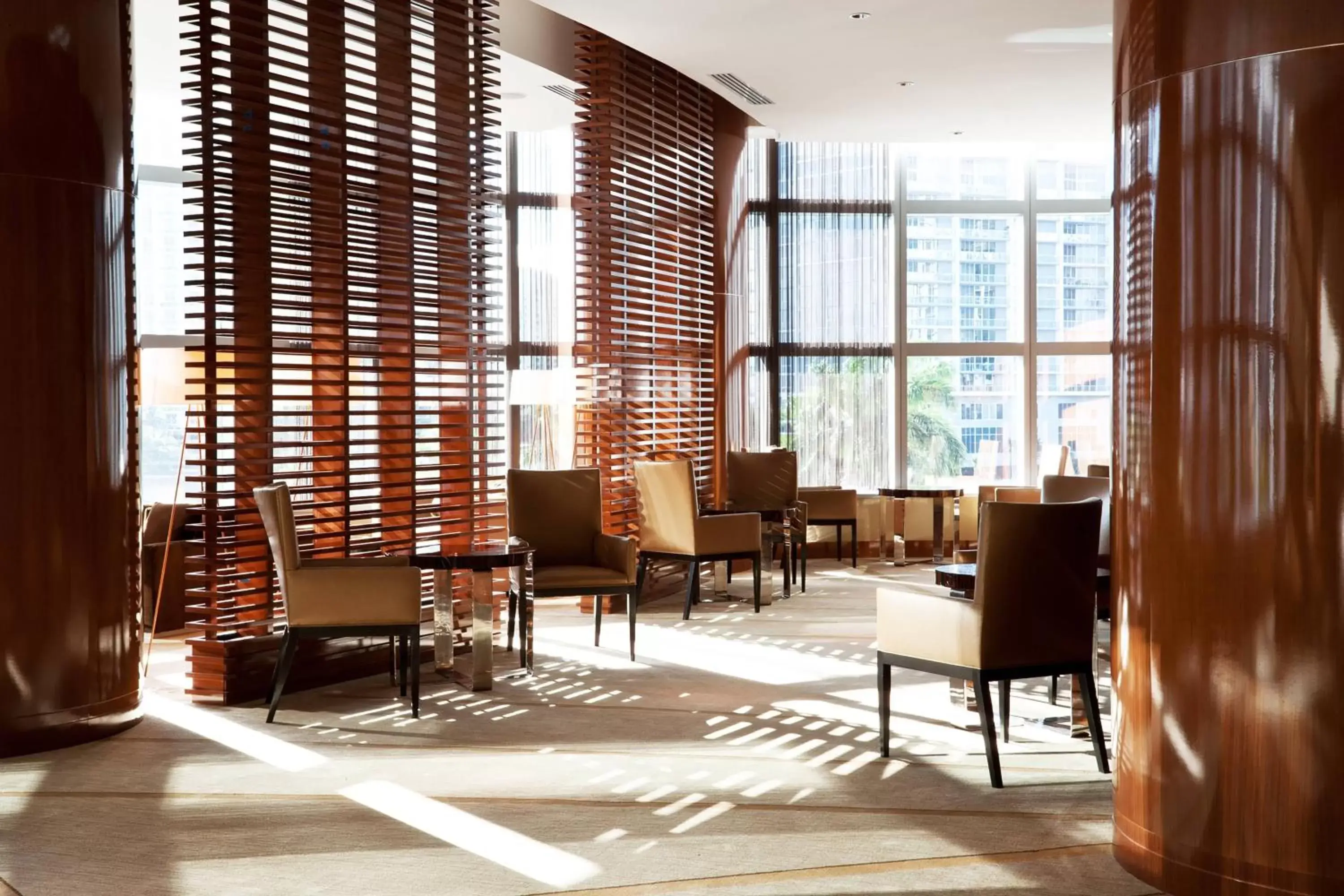 Lounge or bar, Restaurant/Places to Eat in JW Marriott Marquis Miami
