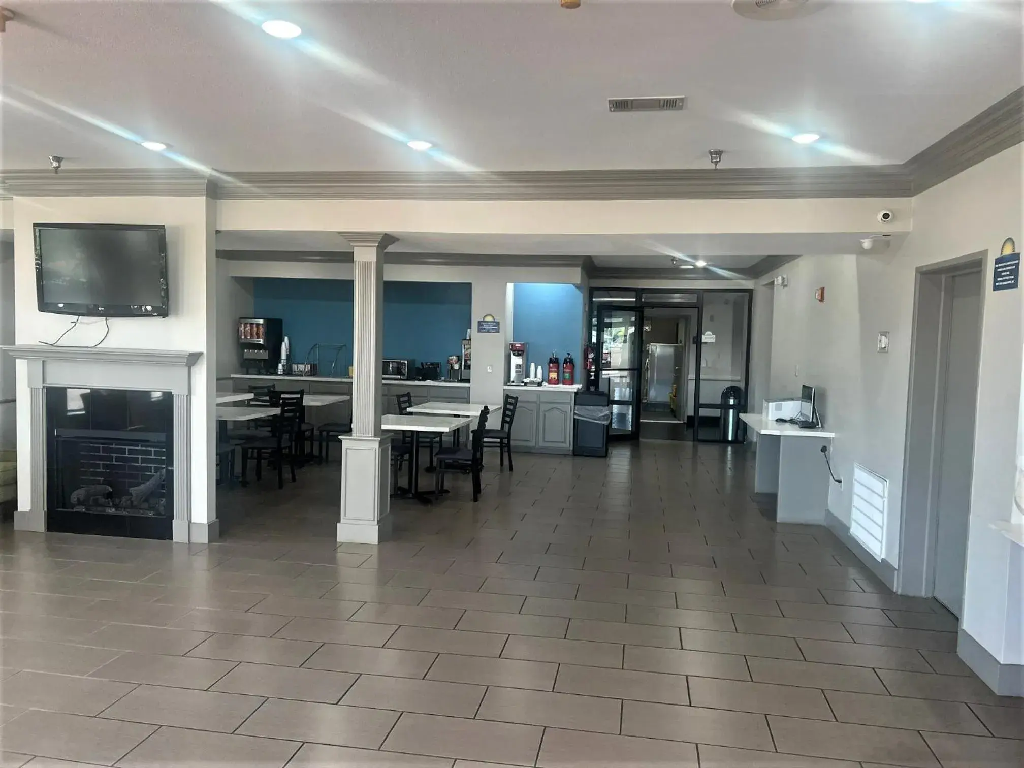 Lobby or reception, Restaurant/Places to Eat in Days Inn by Wyndham Denham Springs-Baton Rouge East