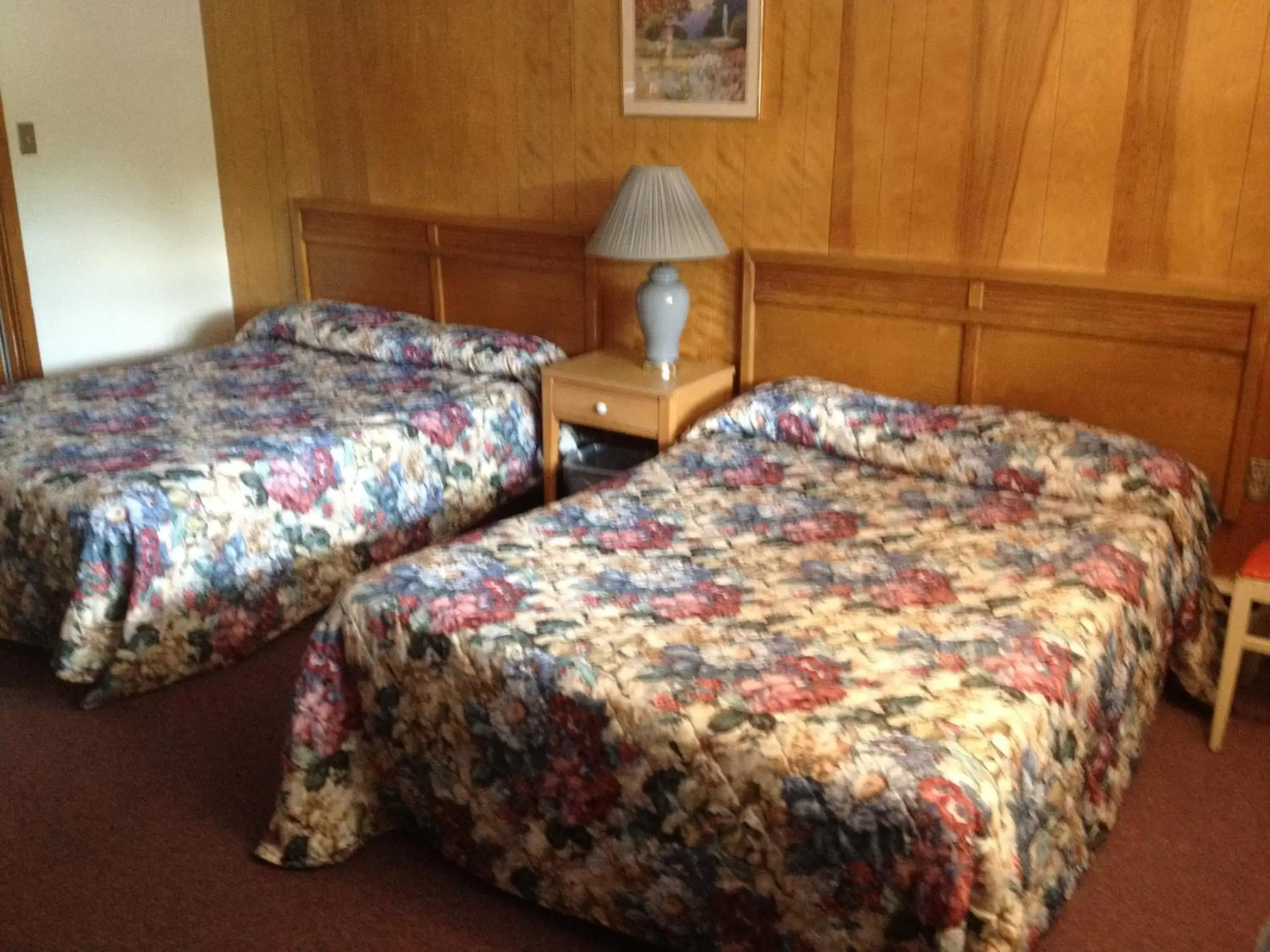 Photo of the whole room, Bed in Northern Peaks Motor Inn