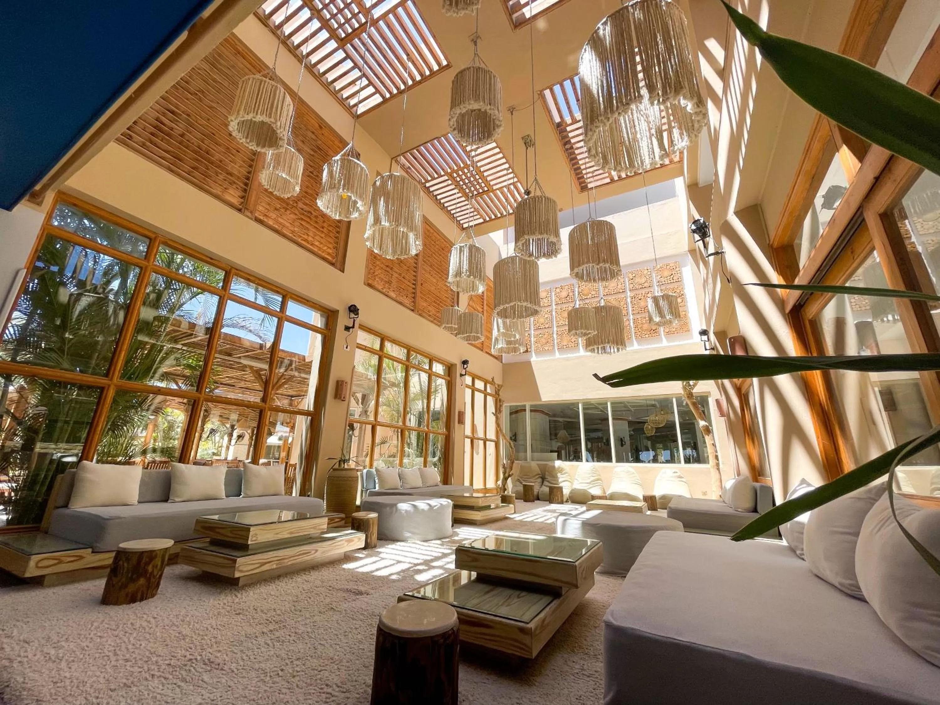 Lounge or bar in The Breakers Diving and Surfing Lodge Soma Bay