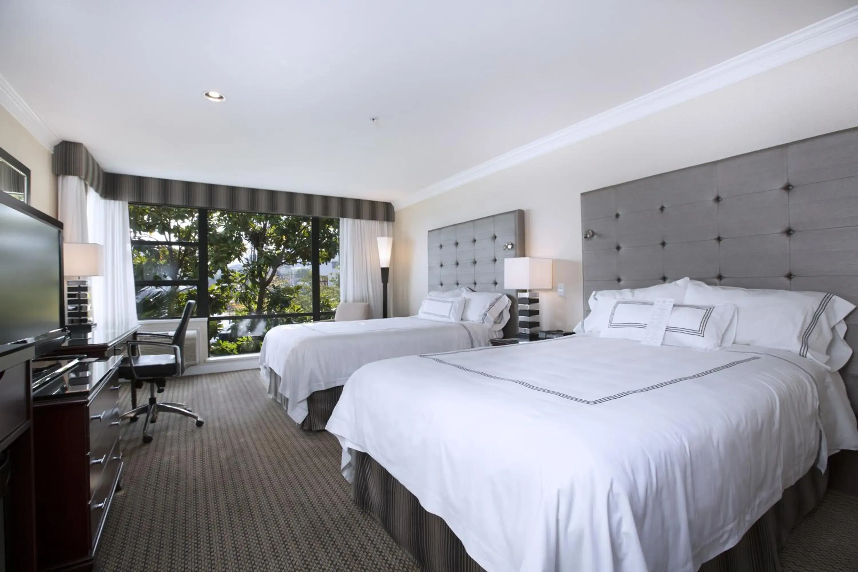 Photo of the whole room, Bed in Granville Island Hotel Photo of the whole room, Bed in Granville Island Hotel