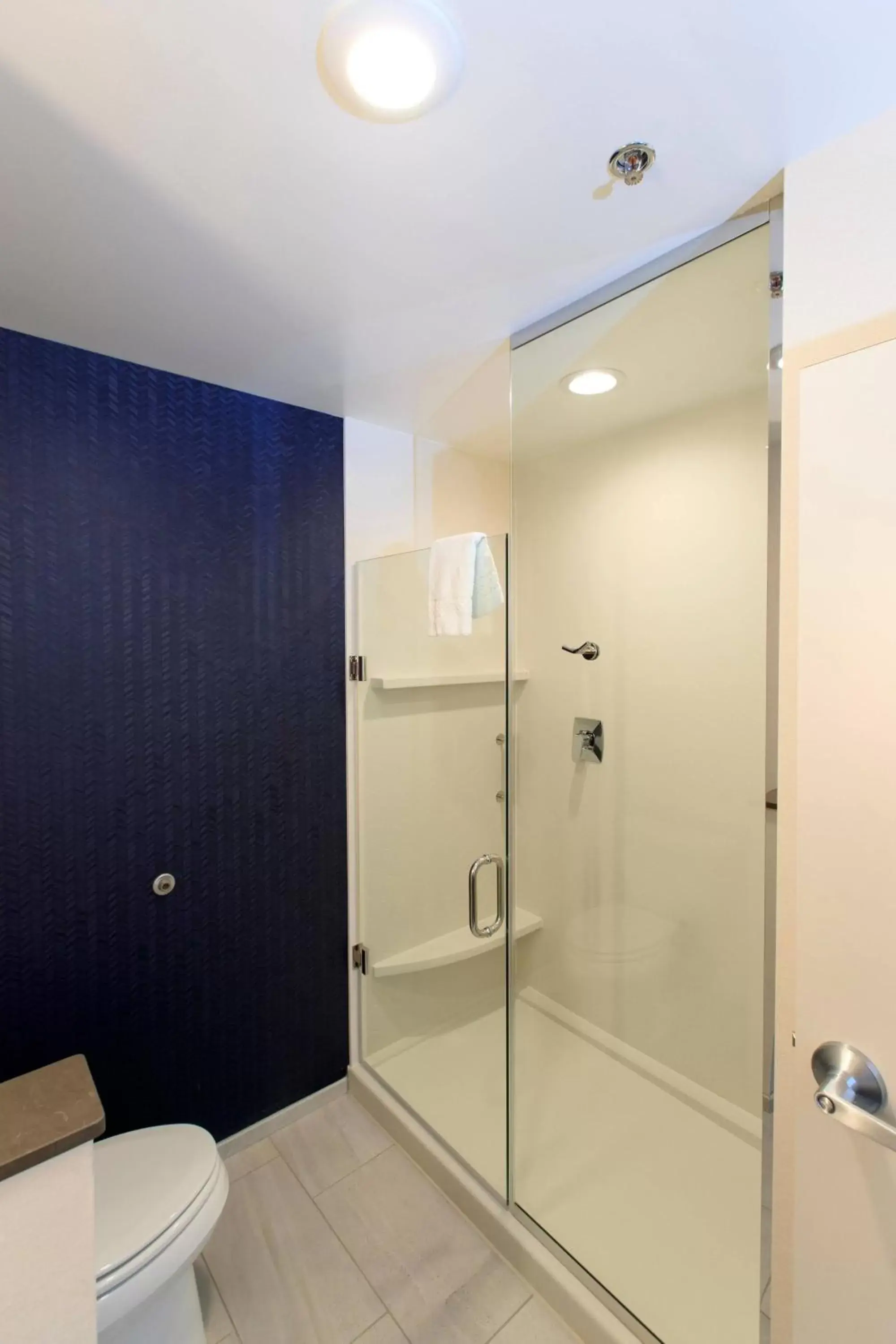 Bathroom in Fairfield Inn & Suites by Marriott Philadelphia Valley Forge/Great Valley