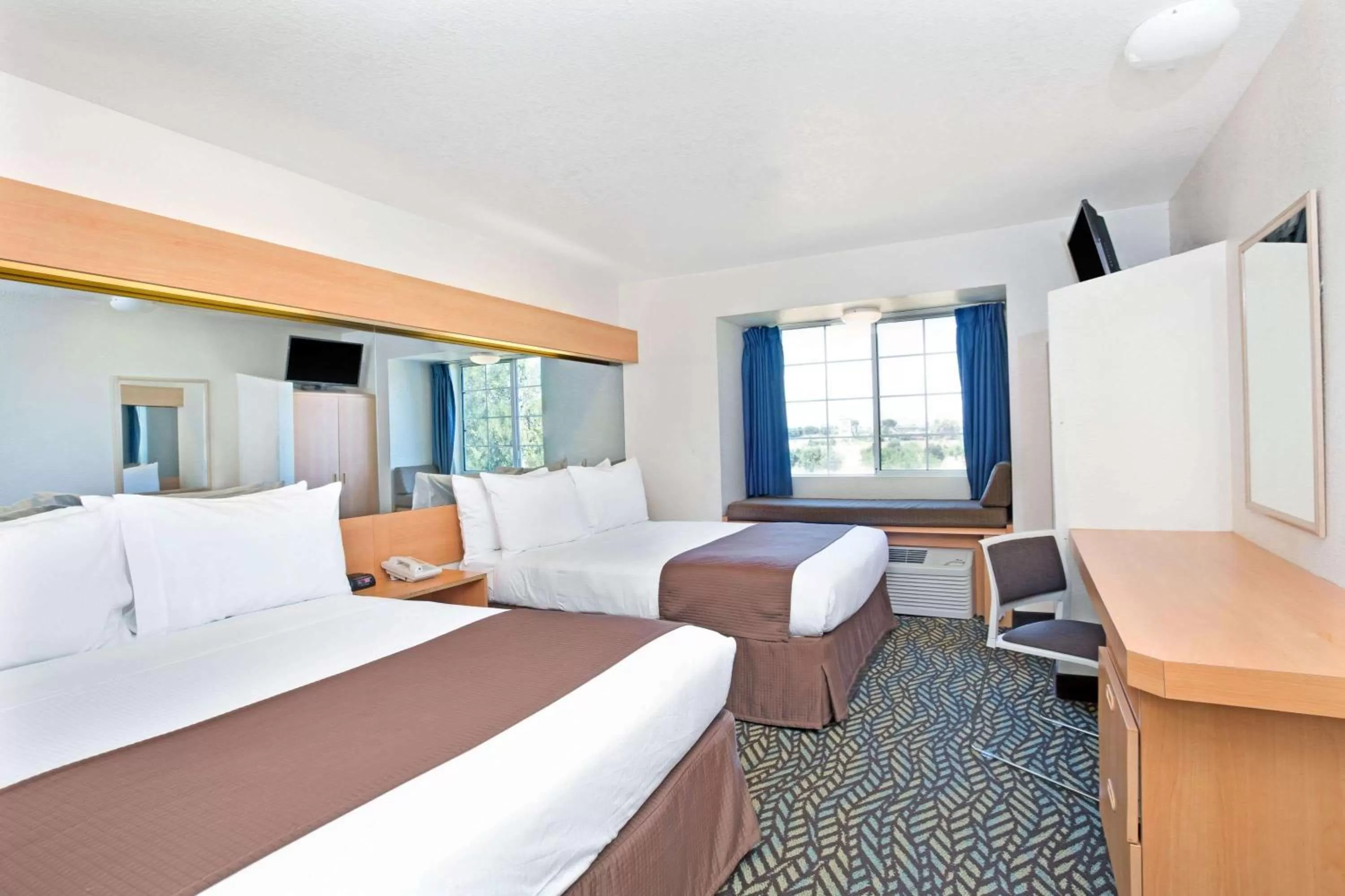 Photo of the whole room, Bed in Microtel Inn & Suites, Morgan Hill