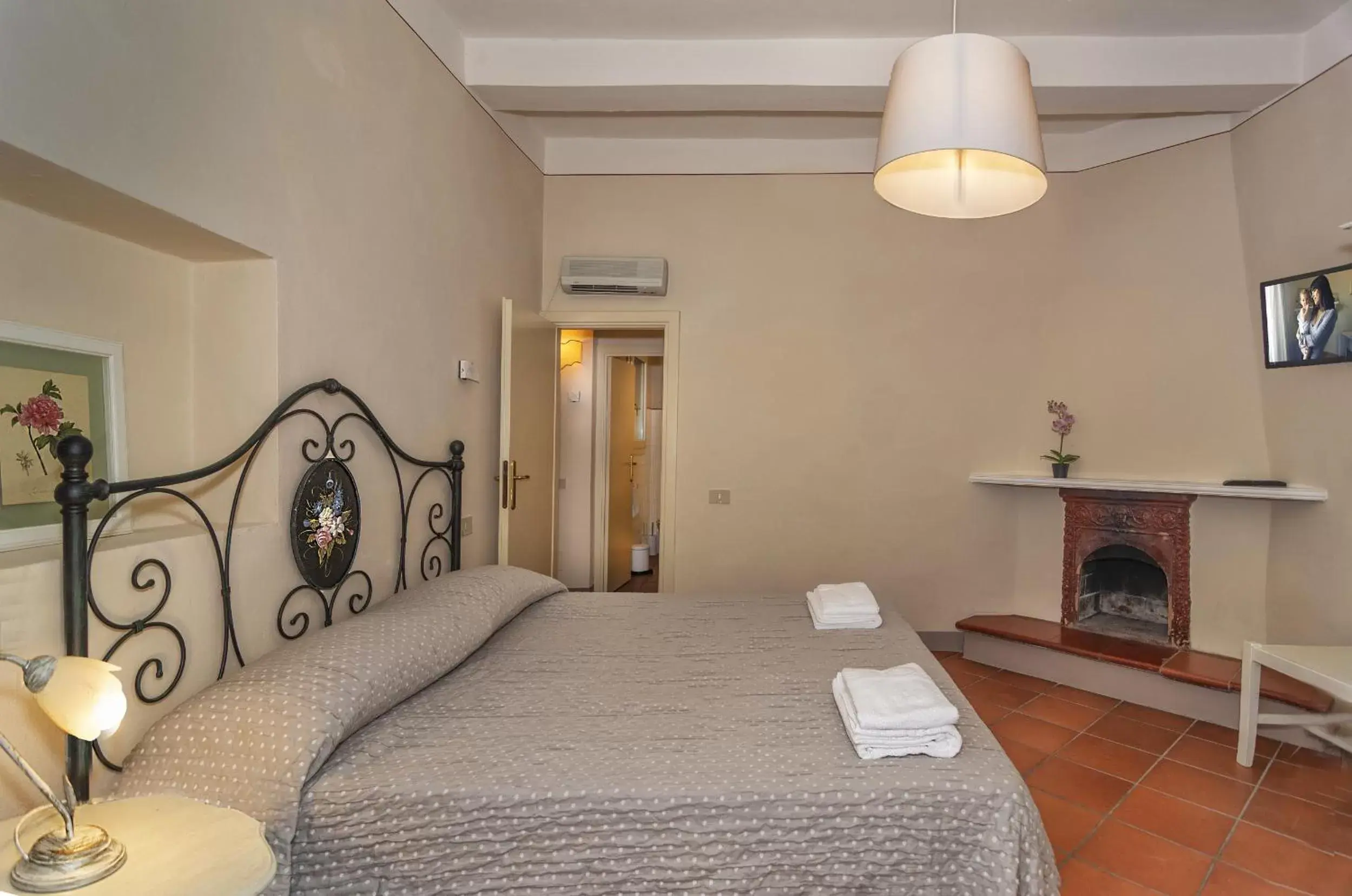 Photo of the whole room, Bed in Corte Meraviglia - Relais
