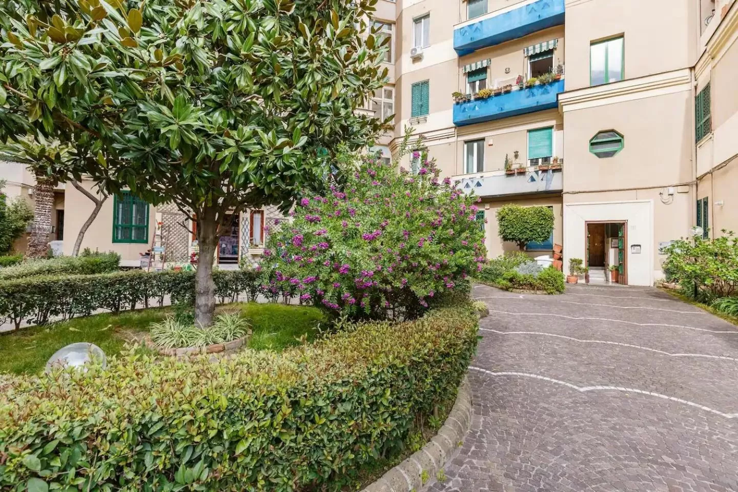 Facade/entrance, Property Building in b&b don Mimì