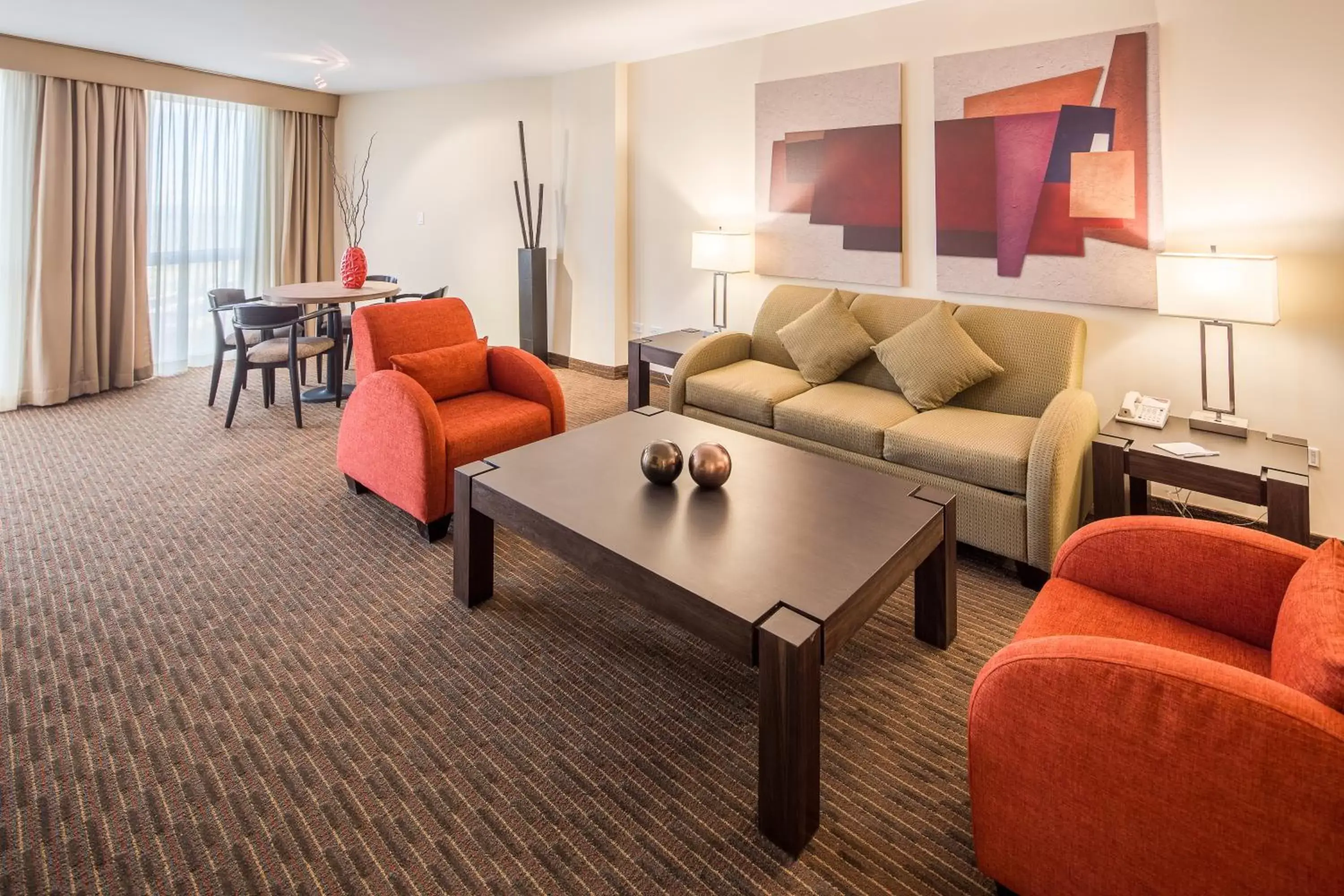 Living room, Seating Area in Crowne Plaza Monterrey Aeropuerto, an IHG Hotel