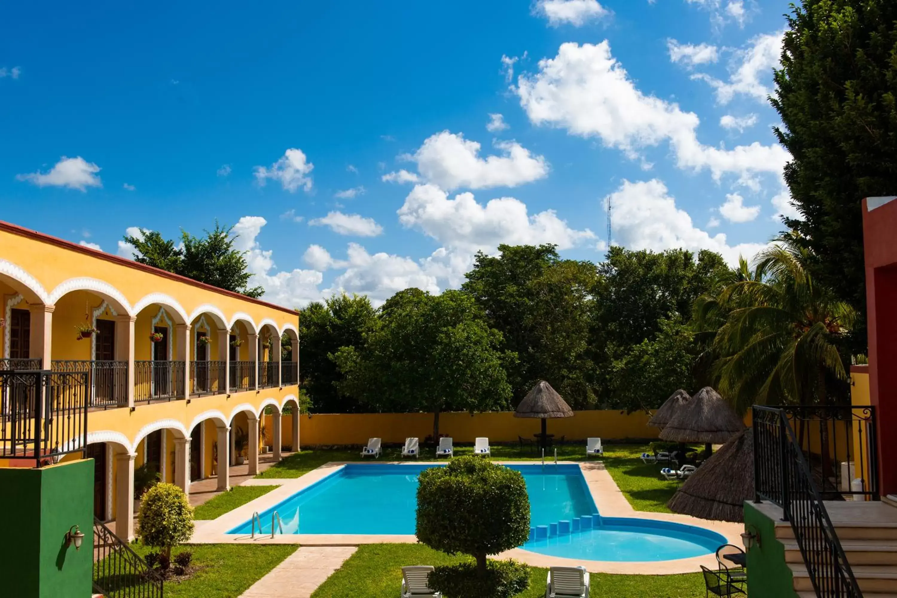 Swimming Pool in Hotel Tuul