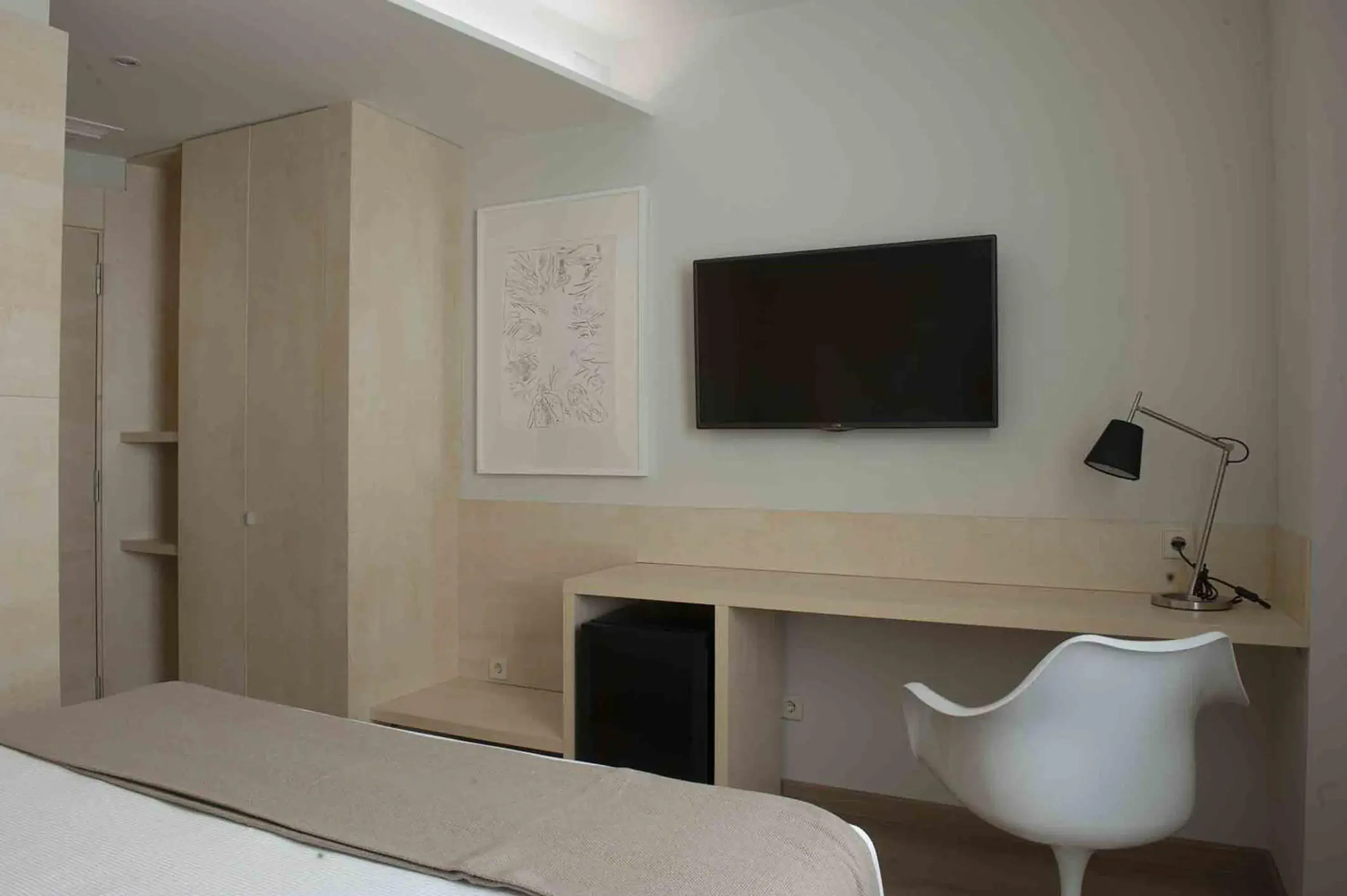 Bedroom, TV/Entertainment Center in San Gil Plaza Hotel