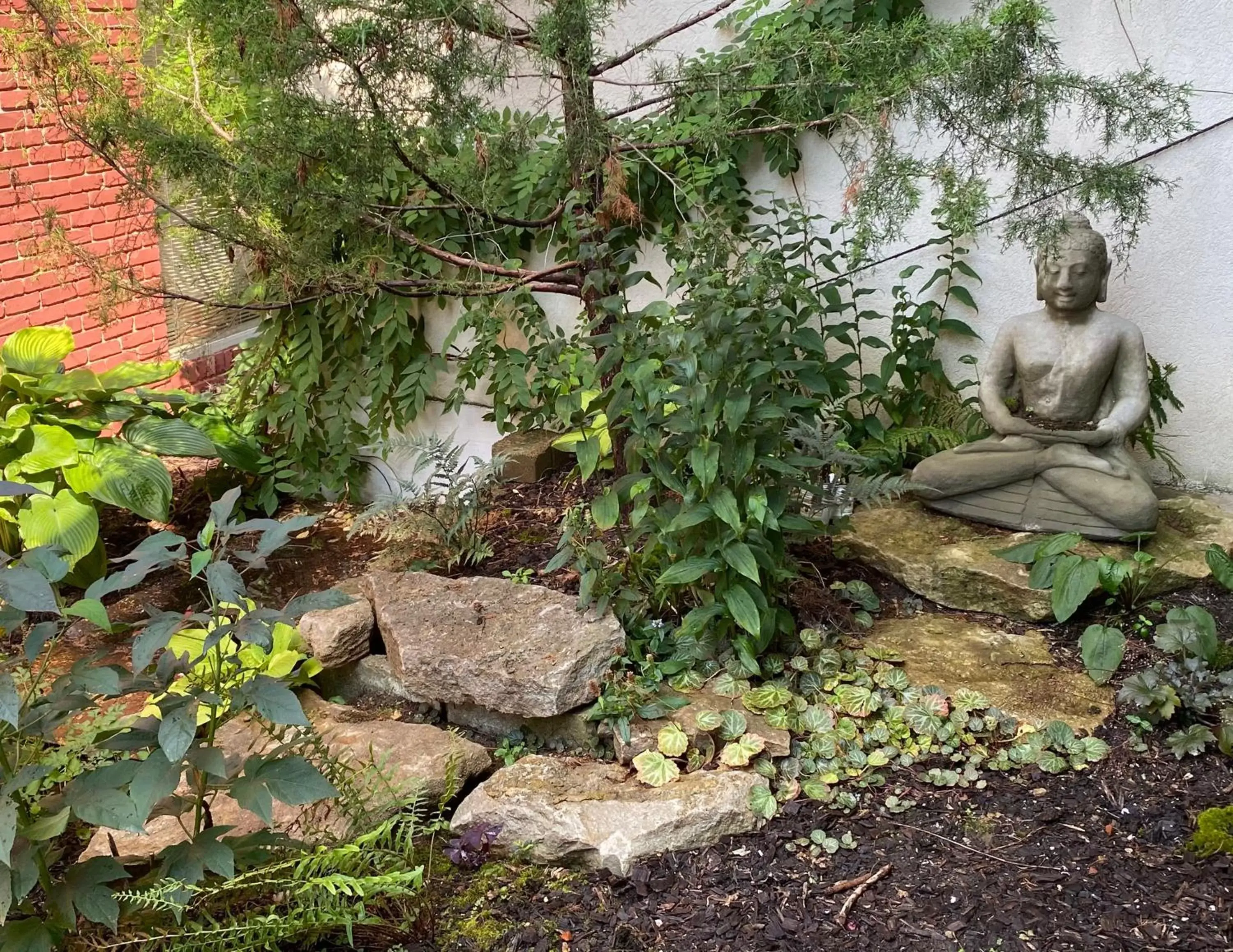 Patio, Garden in Cascades Inn