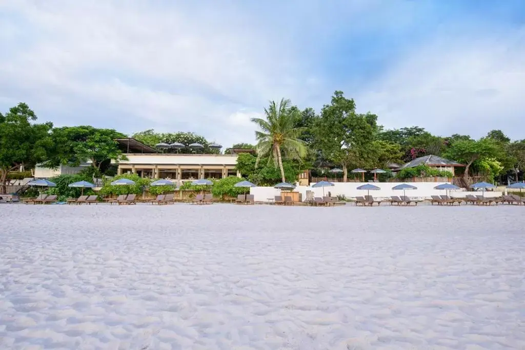 Restaurant/places to eat, Beach in Veranda Lodge