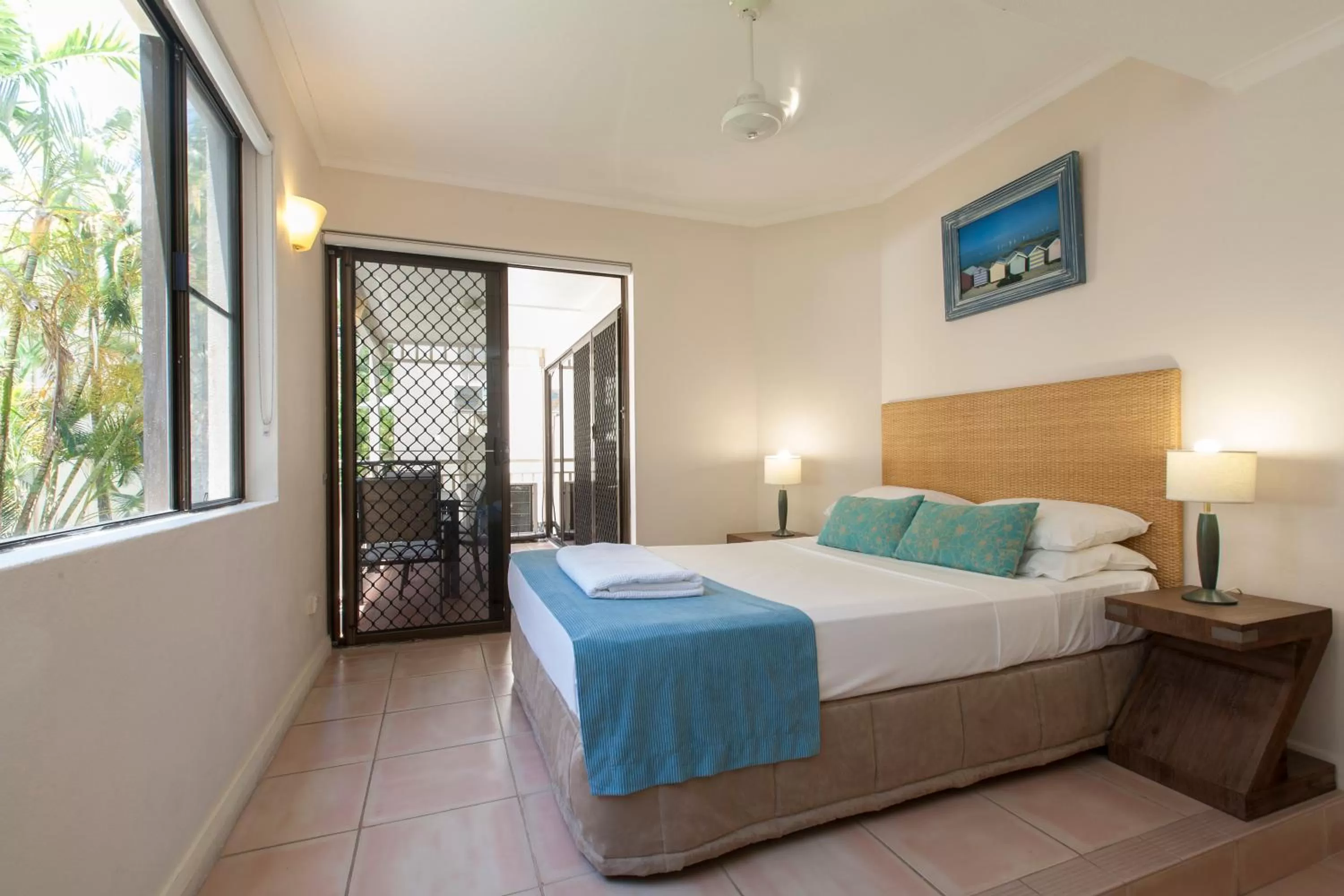 Bedroom, Bed in Driftwood Mantaray - Official Onsite Reception and Check In